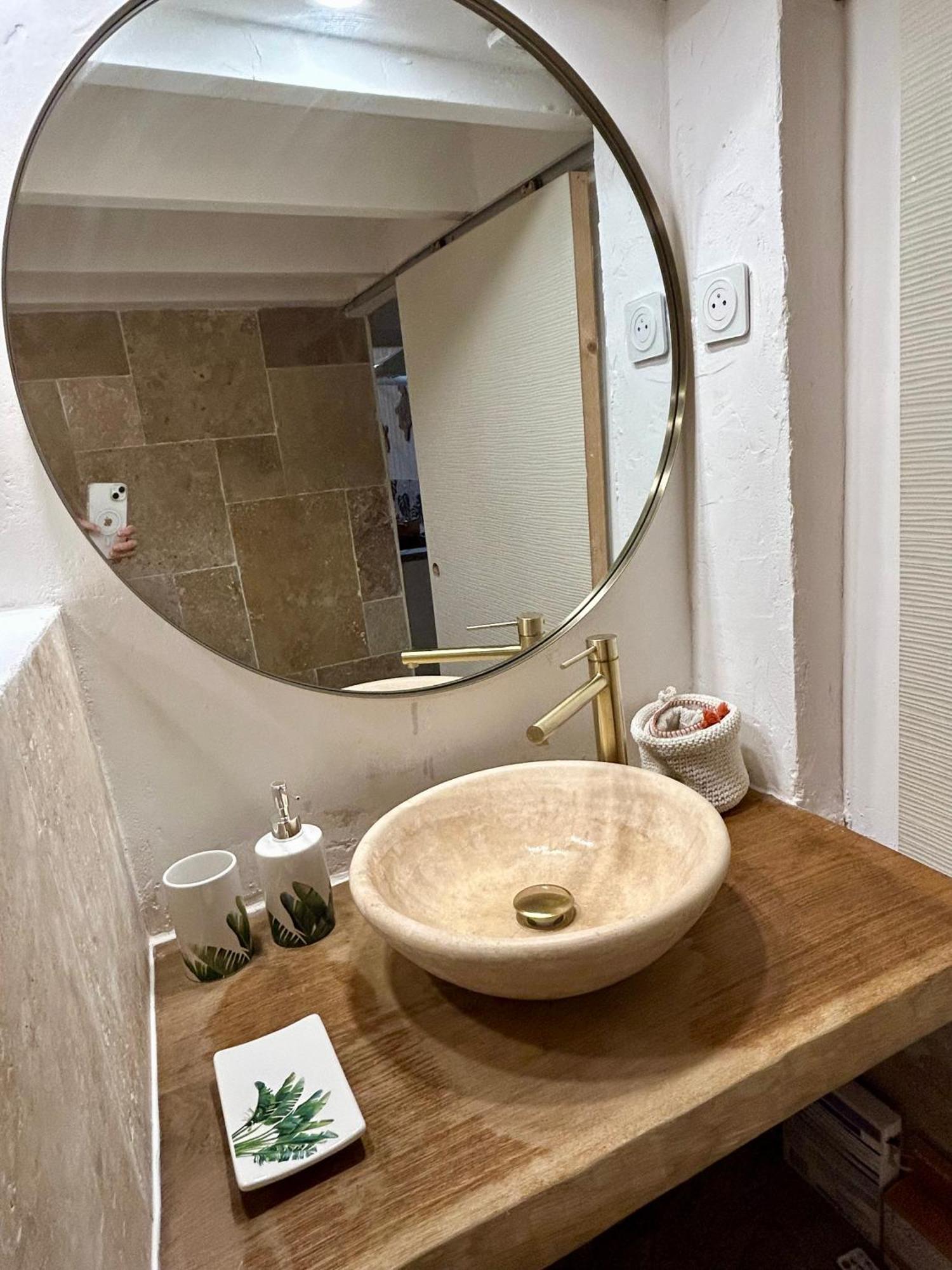 Apartment Coeur Cannois Avec Terrasse, Clim Et Jacuzzi Cannes