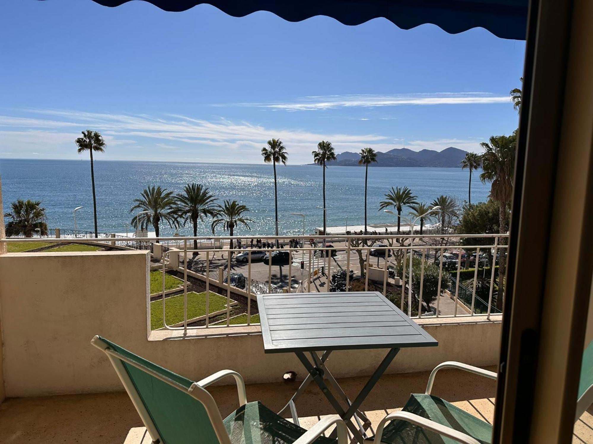One Bedroom In With A Balcony And Great Sea Views - 821 *