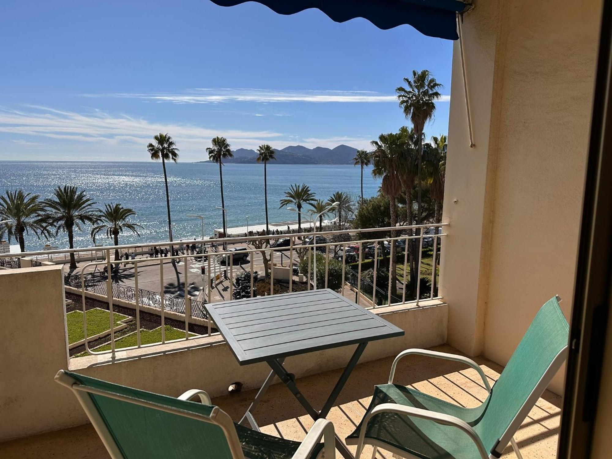 One Bedroom In With A Balcony And Great Sea Views - 821