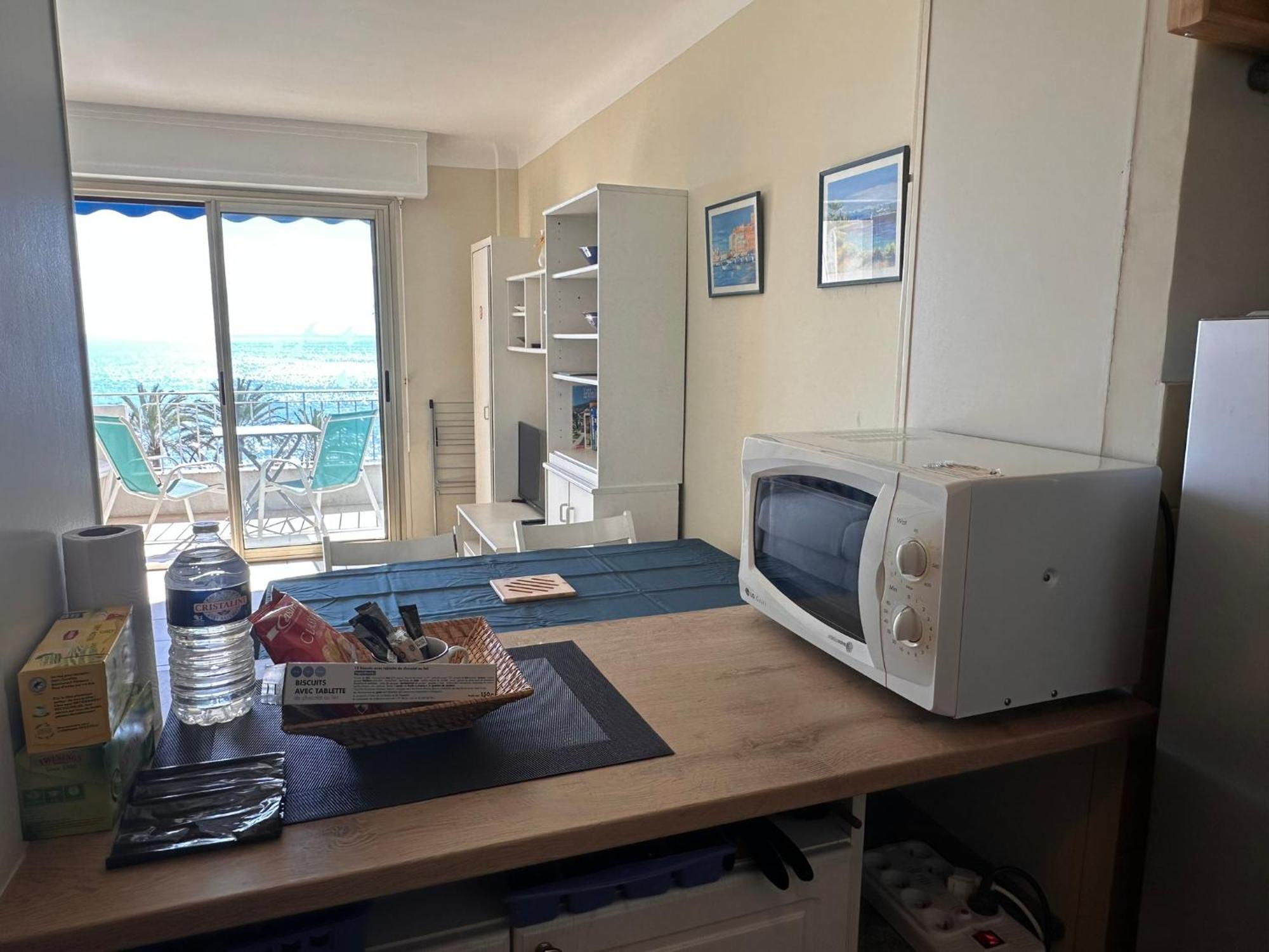 One Bedroom In With A Balcony And Great Sea Views - 821 Apartment