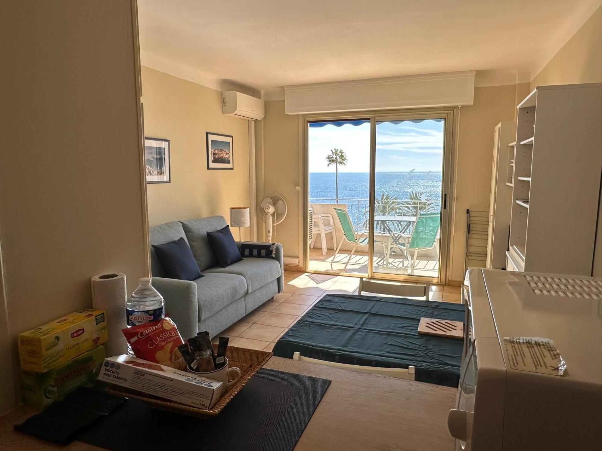 One Bedroom In With A Balcony And Great Sea Views - 821 Cannes