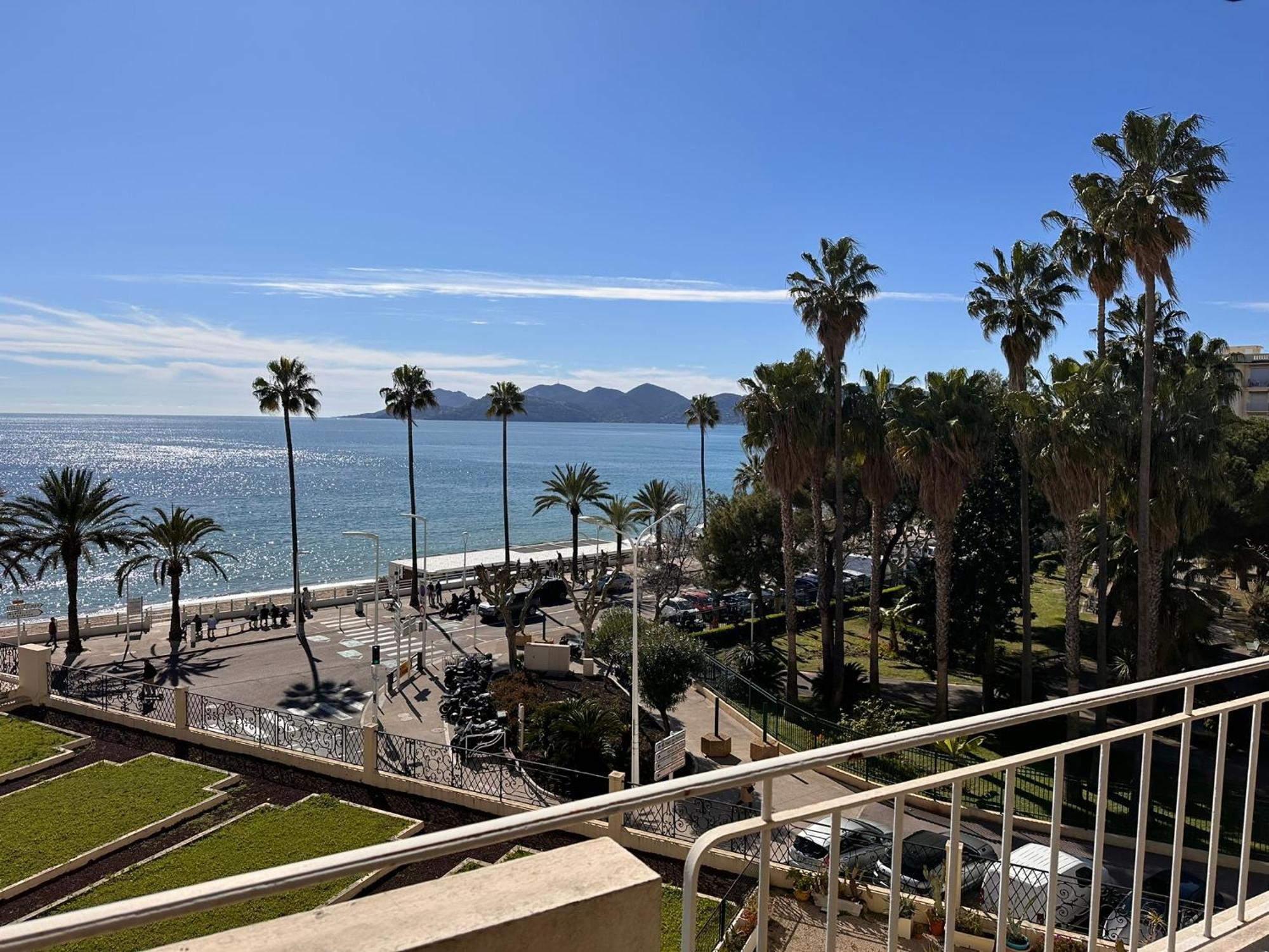 One Bedroom In With A Balcony And Great Sea Views - 821 * Cannes