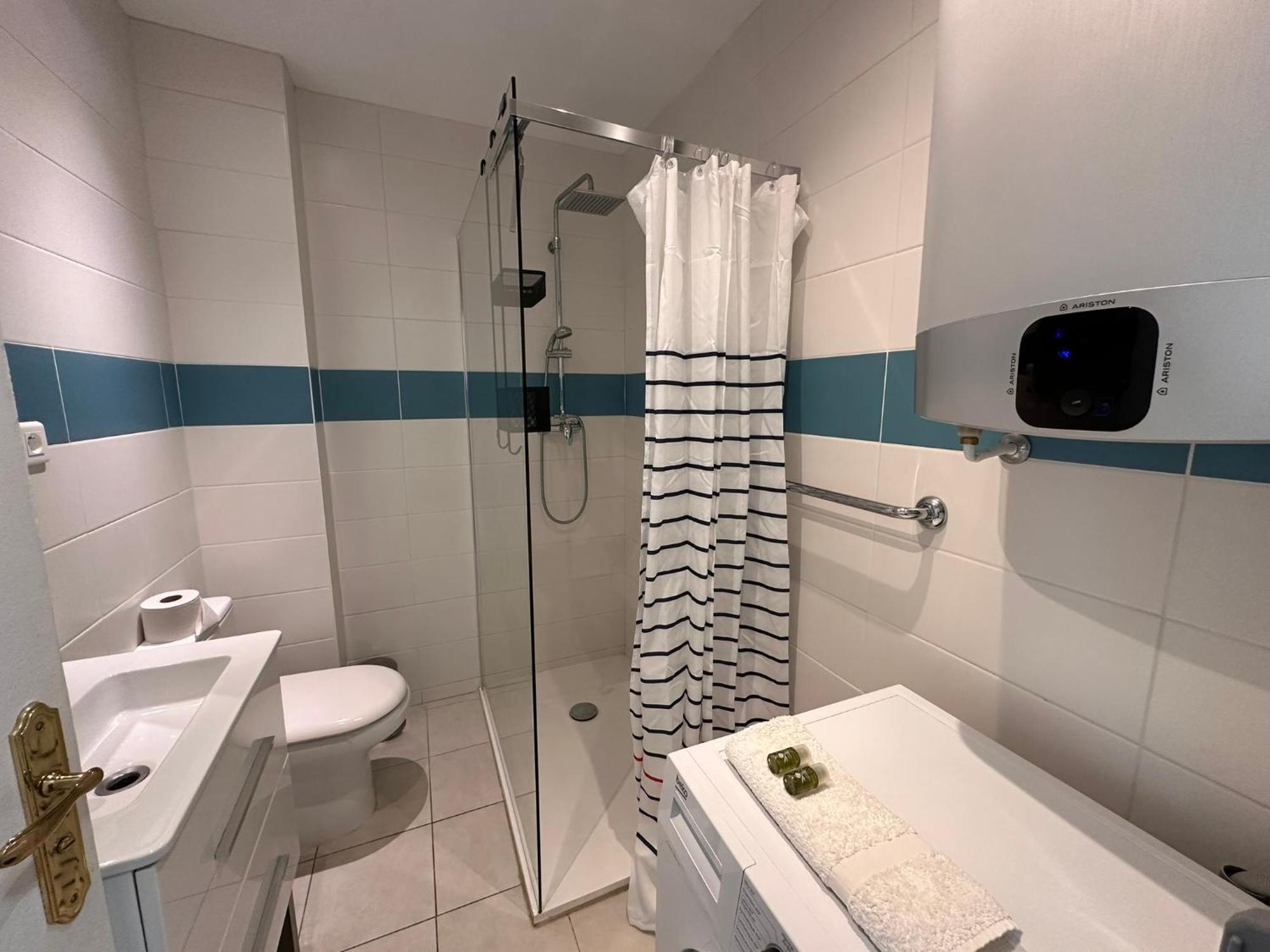One Bedroom In With A Balcony And Great Sea Views - 821