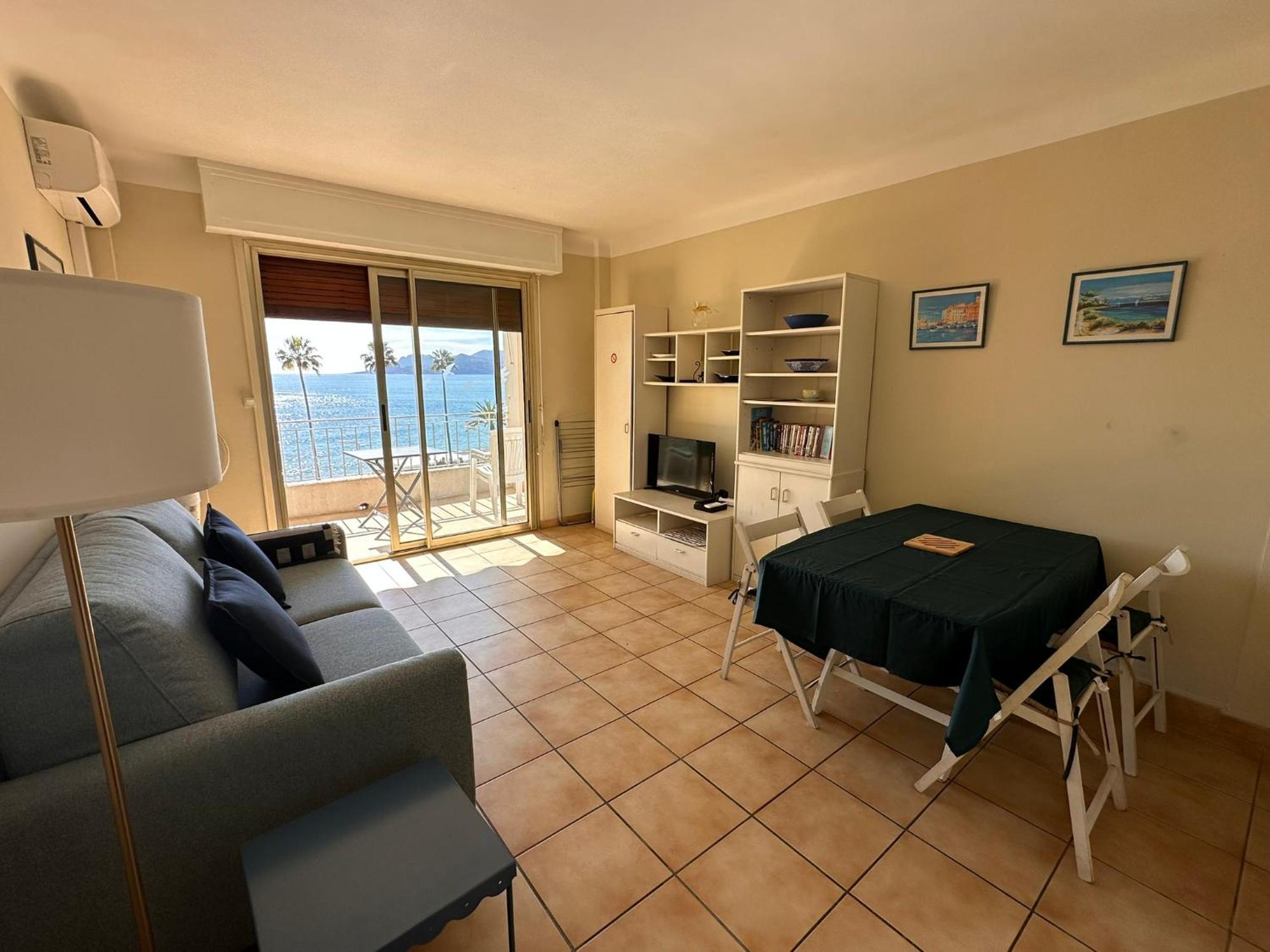 One Bedroom In With A Balcony And Great Sea Views - 821 Apartment