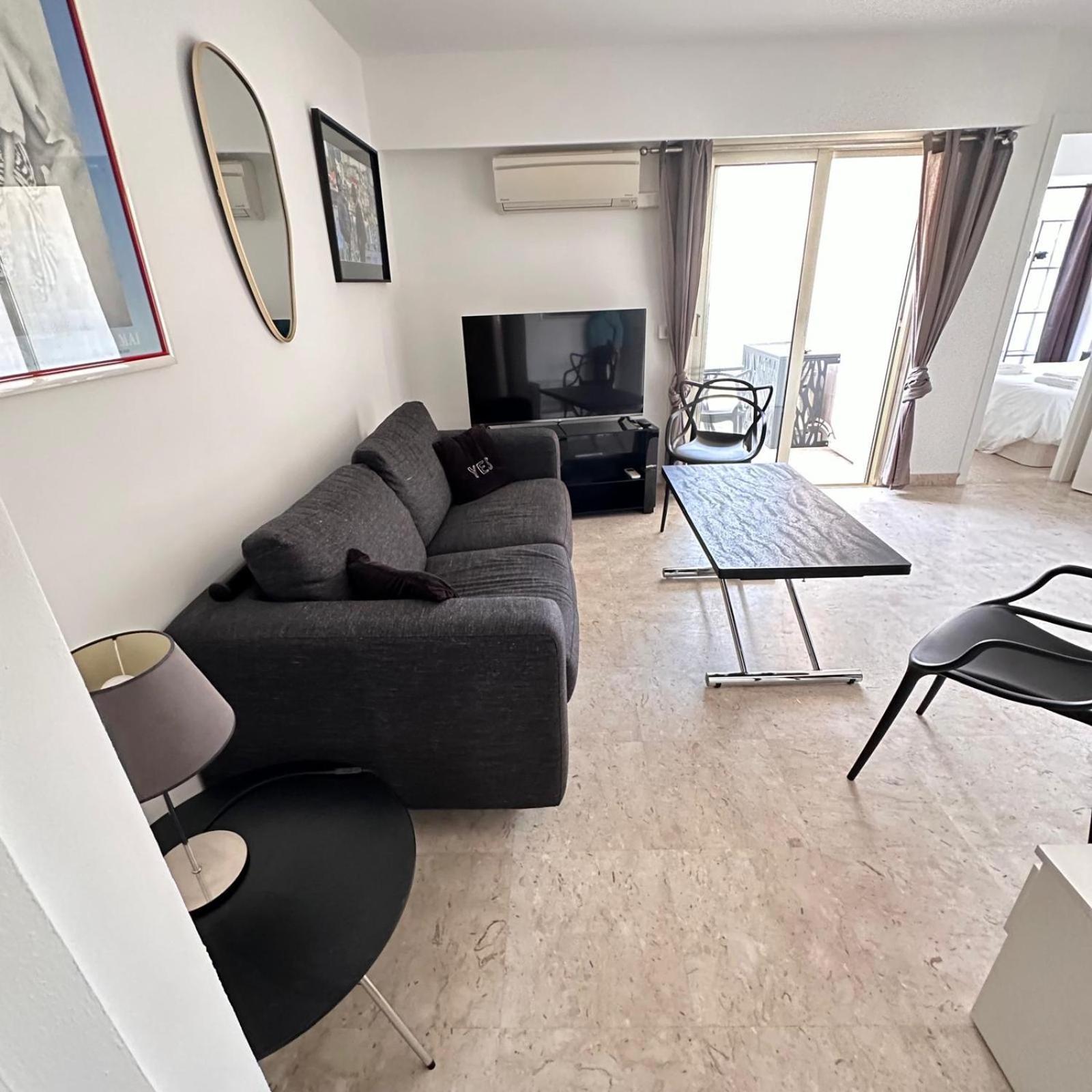 2p Between Croisette Beaches And Antibes Street Apartment