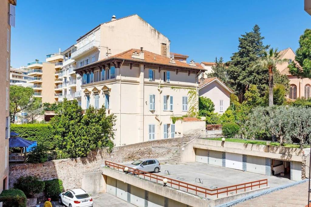 Pres De La * Cannes