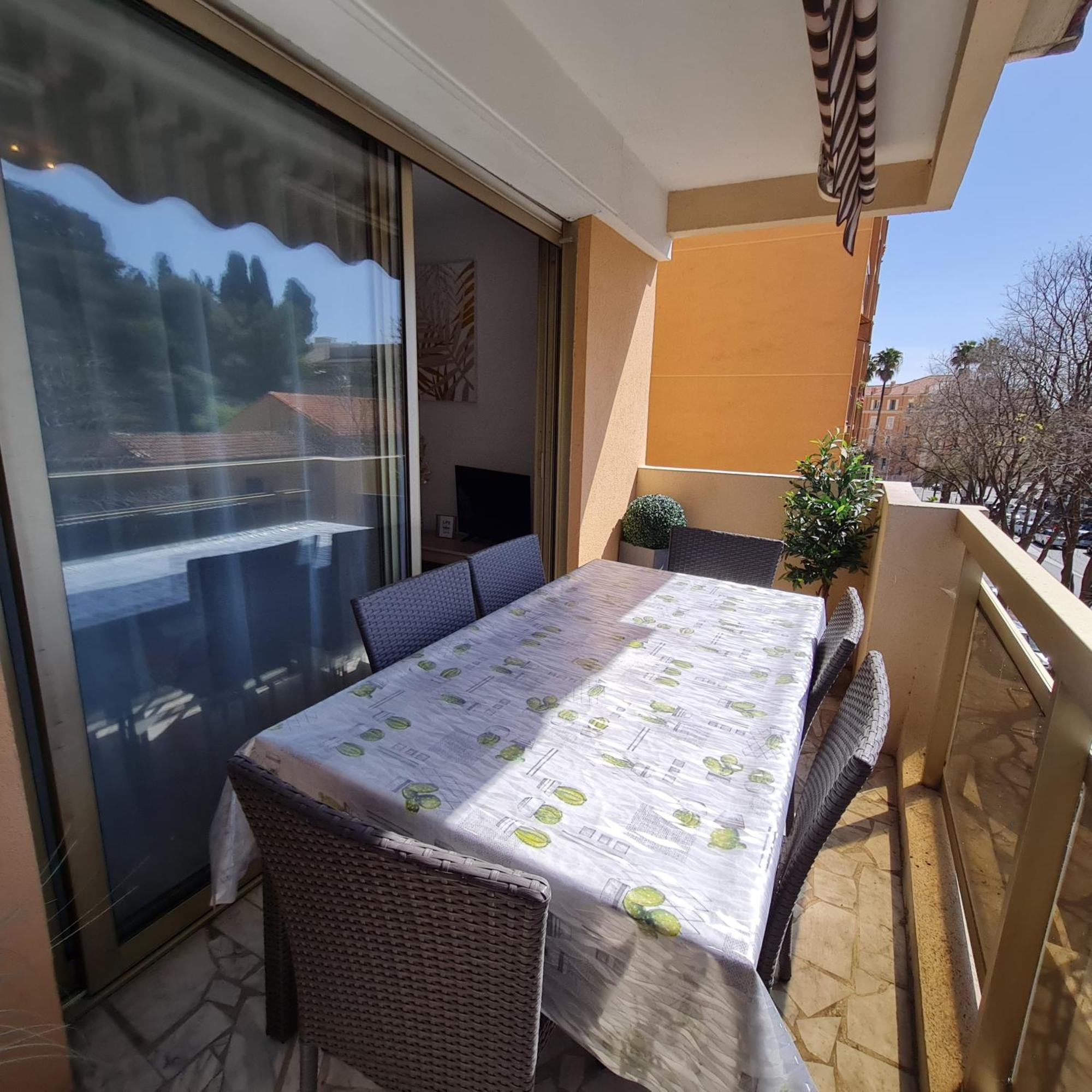 2 Pieces, Traversant, Clim, Wifi, Parking Apartment *