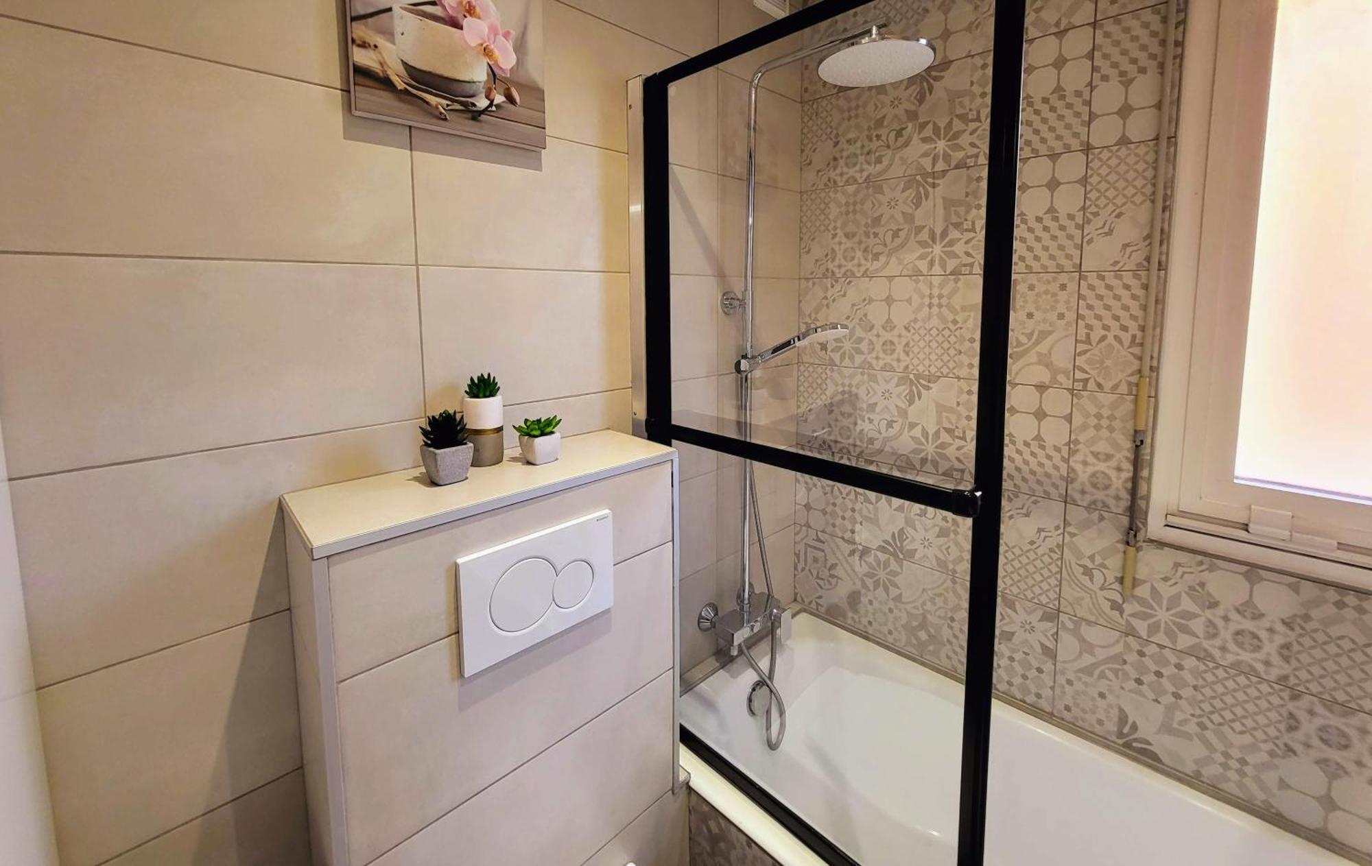Apartment 2 Pieces, Traversant, Clim, Wifi, Parking Cannes