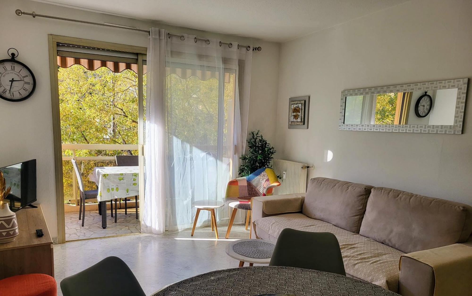 2 Pieces, Traversant, Clim, Wifi, Parking Apartment *