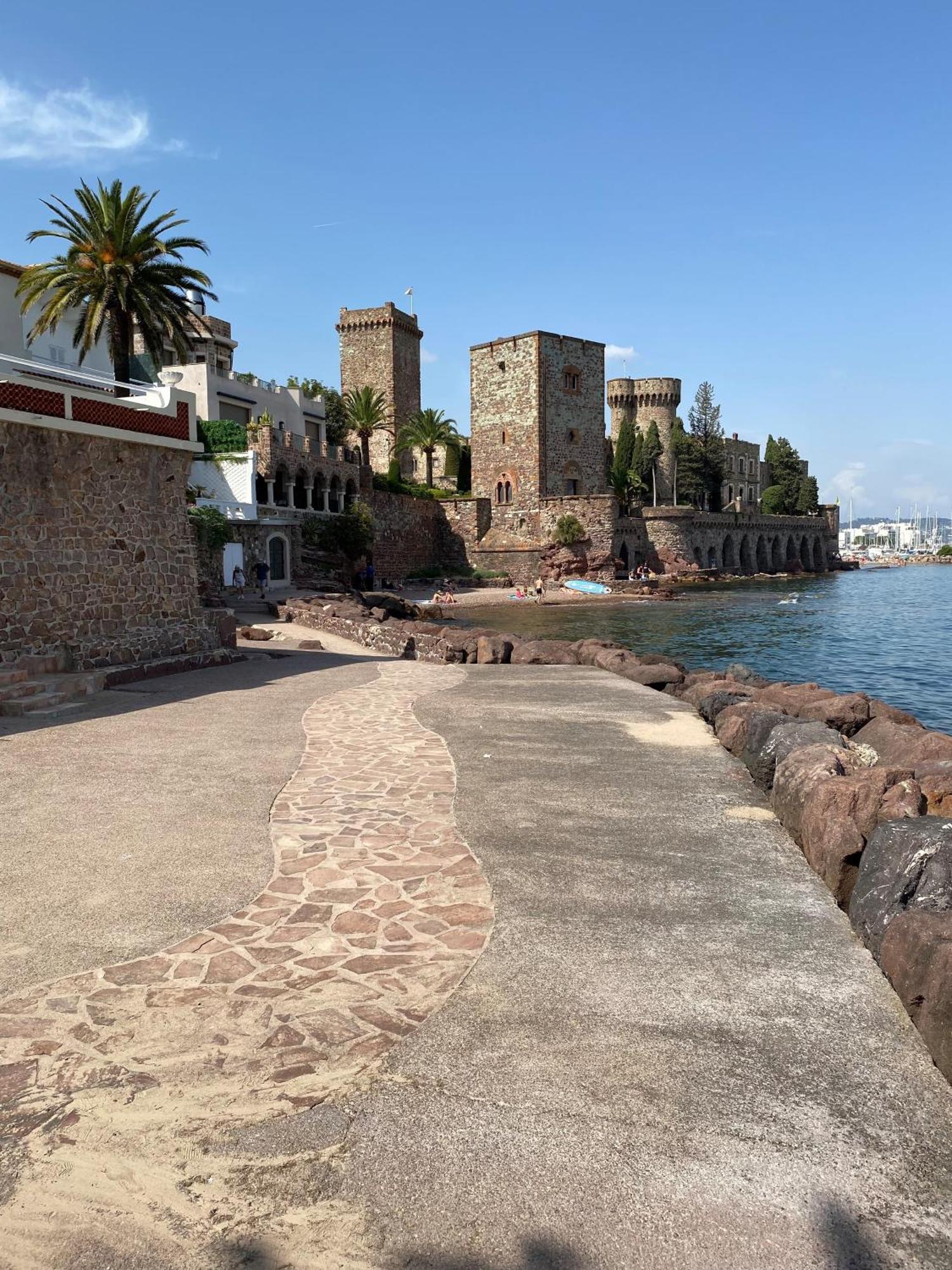 2 Pieces, Traversant, Clim, Wifi, Parking * Cannes