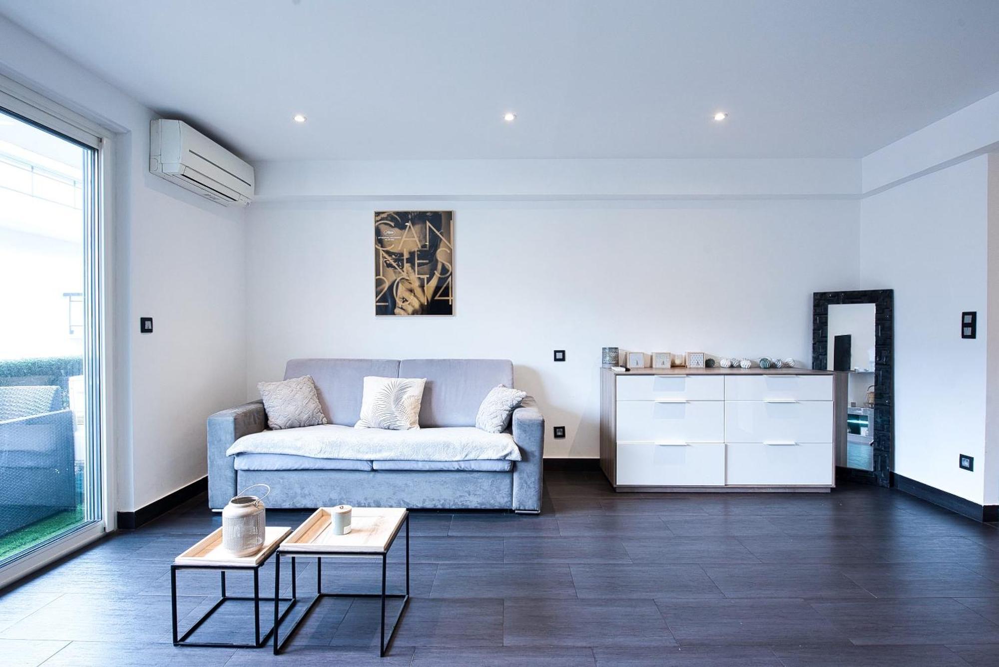 Le Venitia Studio Raffine Avec Balcon Mignon, Pour Votre Sejour A Deux Cannes