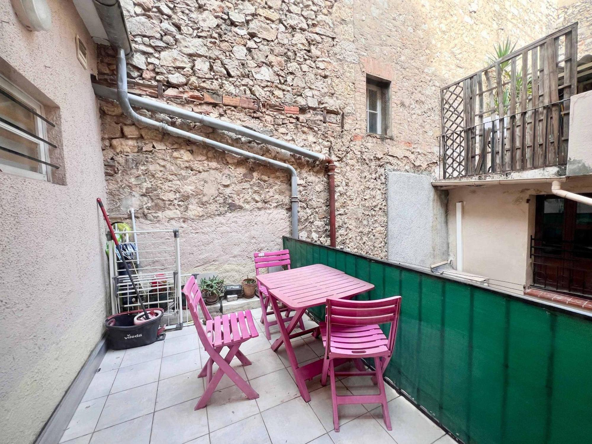 A043-functional Downtown Apartment *