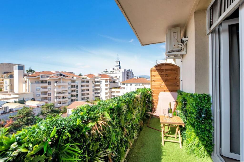 Apartment The Jungle - Jacuzzi, Sauna & Projector Cannes