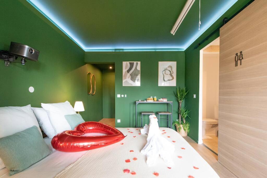 The Jungle - Jacuzzi, Sauna & Projector