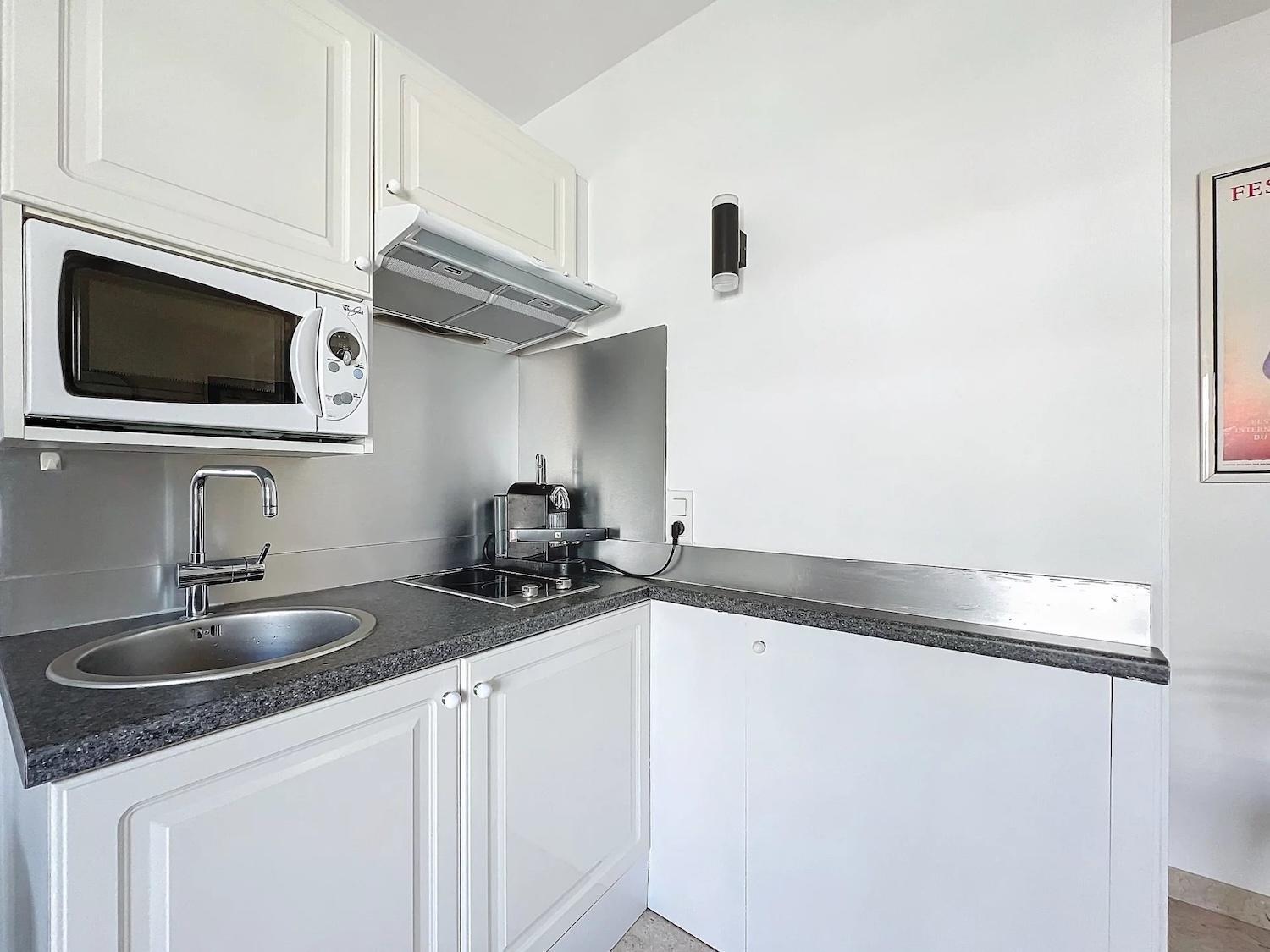 2p Between Croisette Beaches And Antibes Street Apartment Cannes