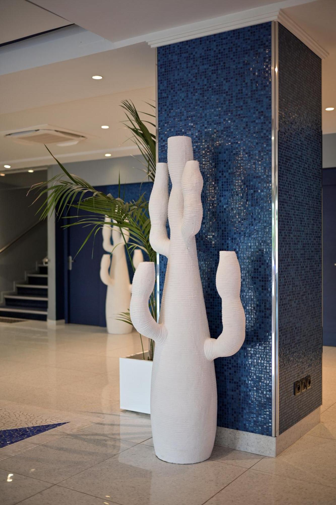 Hotel Juliana 4*