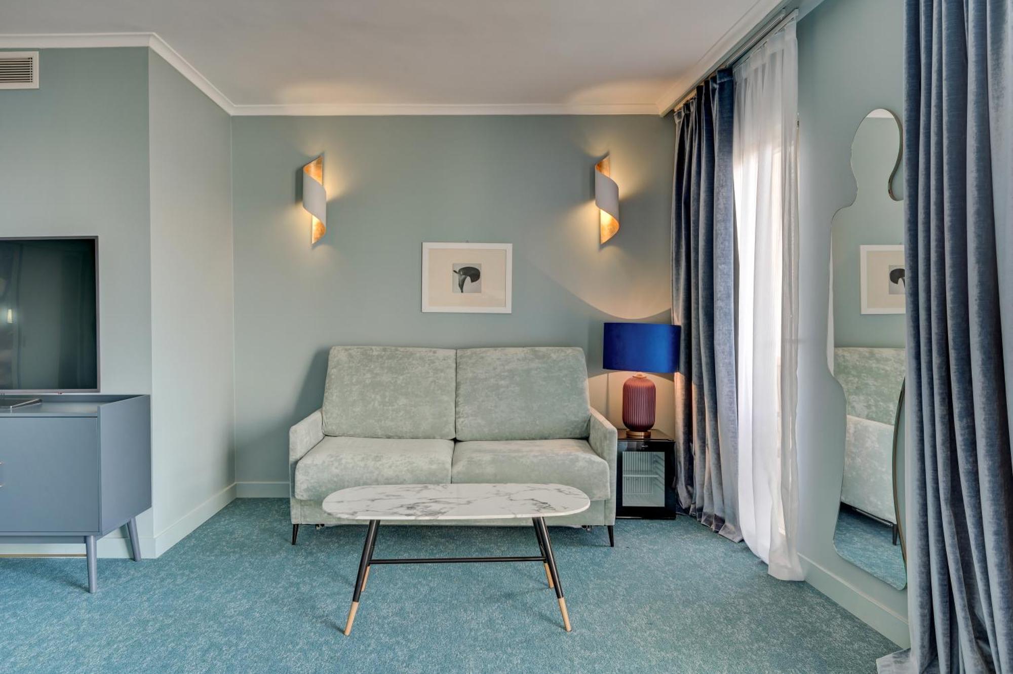 Hotel Juliana 4*