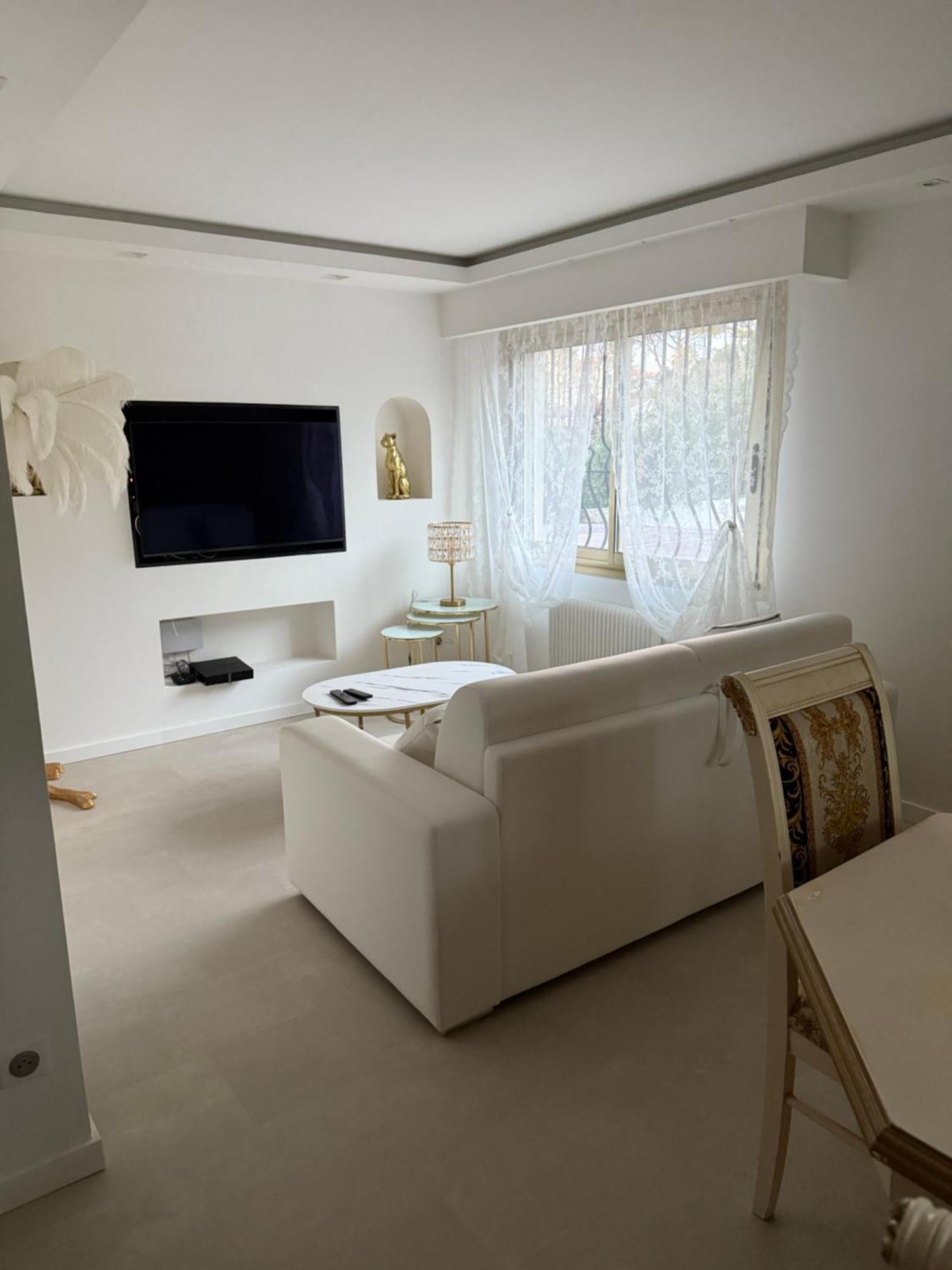 Apartment Beau 2 Pieces 55m2 10 Min A Pied Du Centre De Cannes
