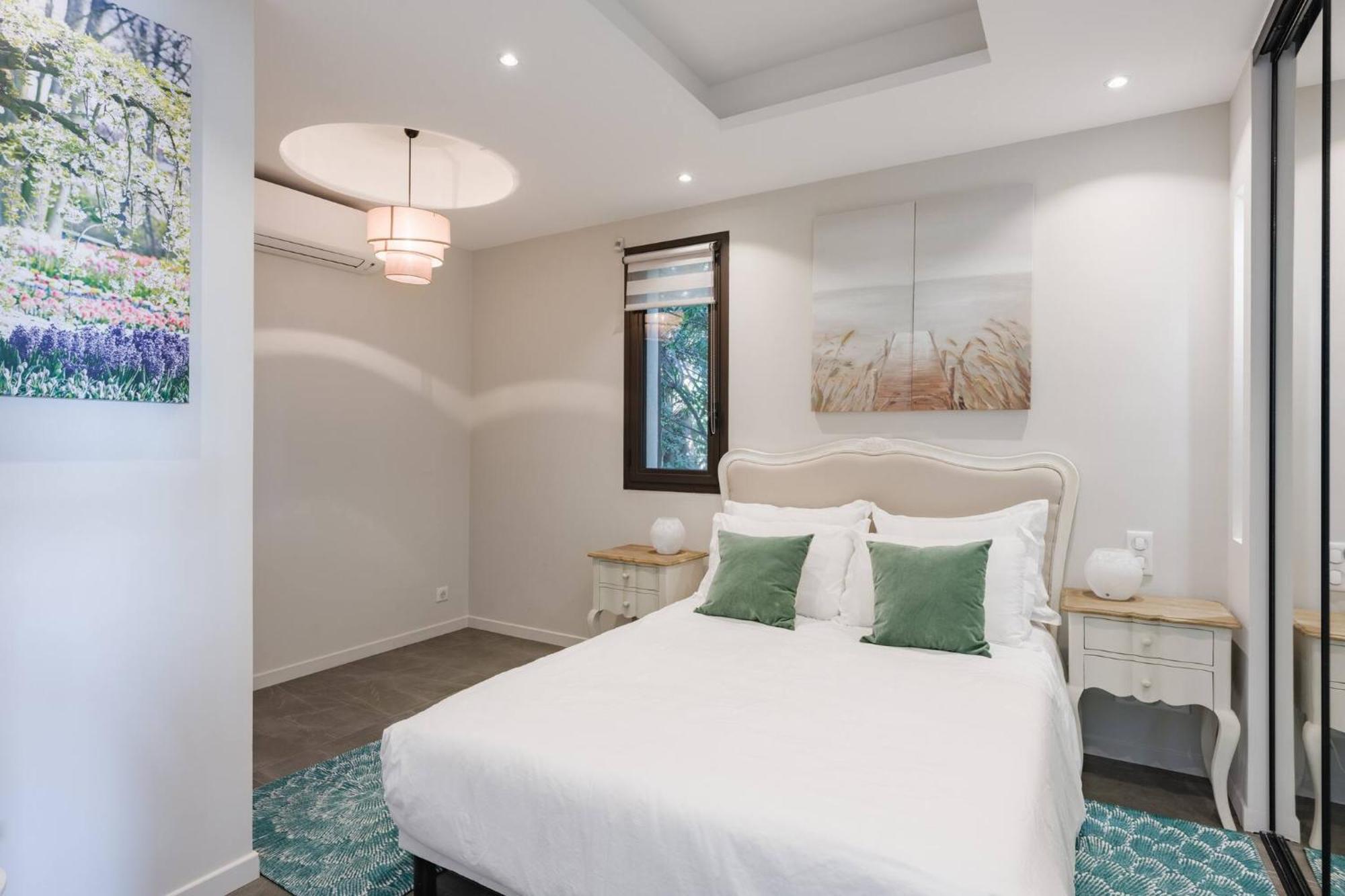 Adriana By Terry's Homes Waterfront Seaview Apartment Cannes