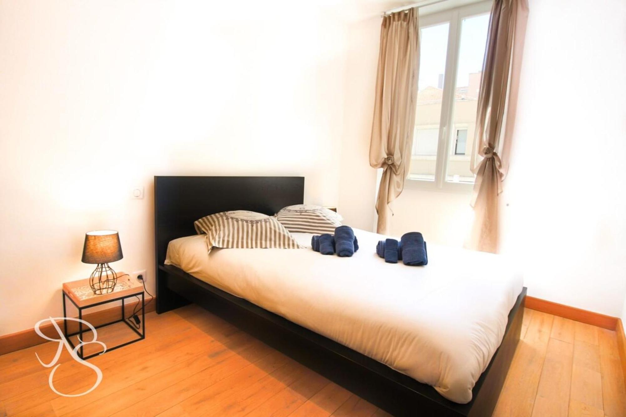 Renovated 3 Bedrooms With Patio - Heart Of Apartment *