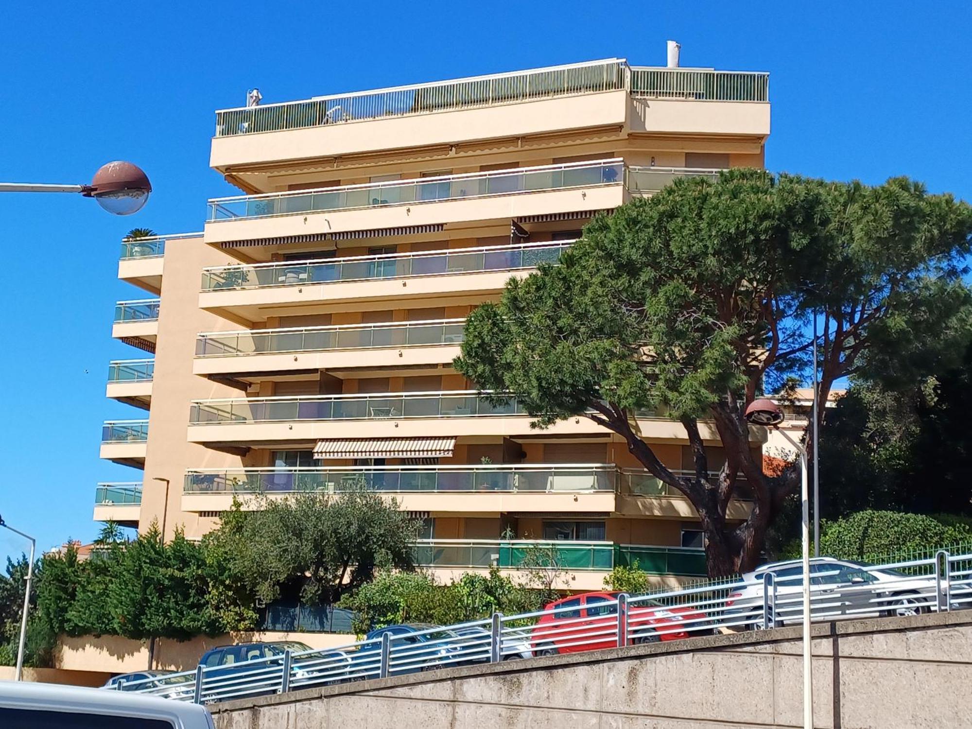 Apartment F1 Avec Jardin, Proche Du Palais Des Festivals Et Des Plages