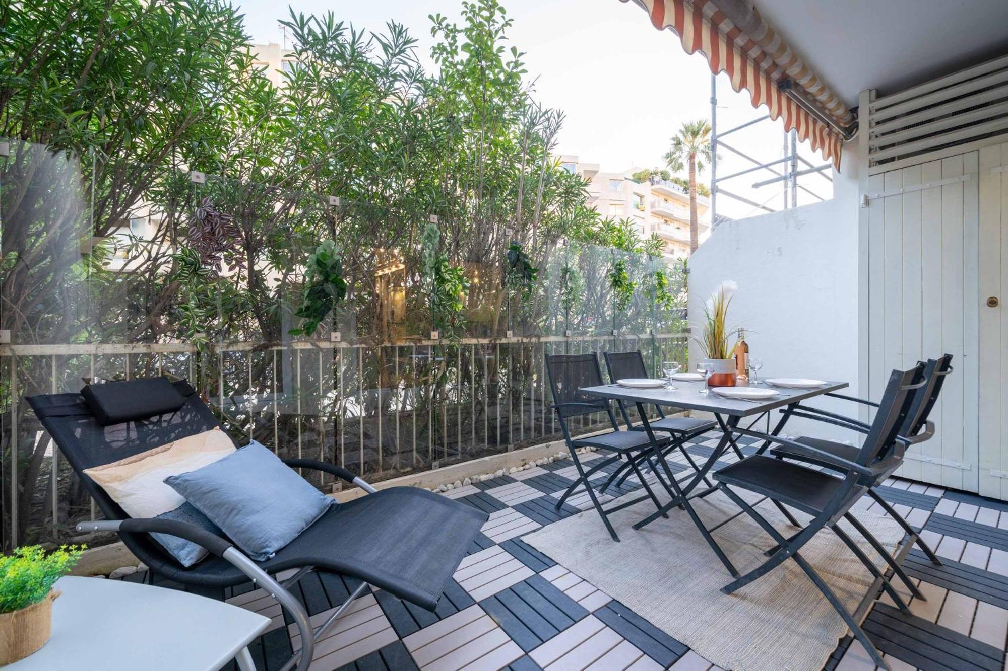 Ciel D Azur Avec Terrasse En Plein Centre Pres De La Croisette Apartment *