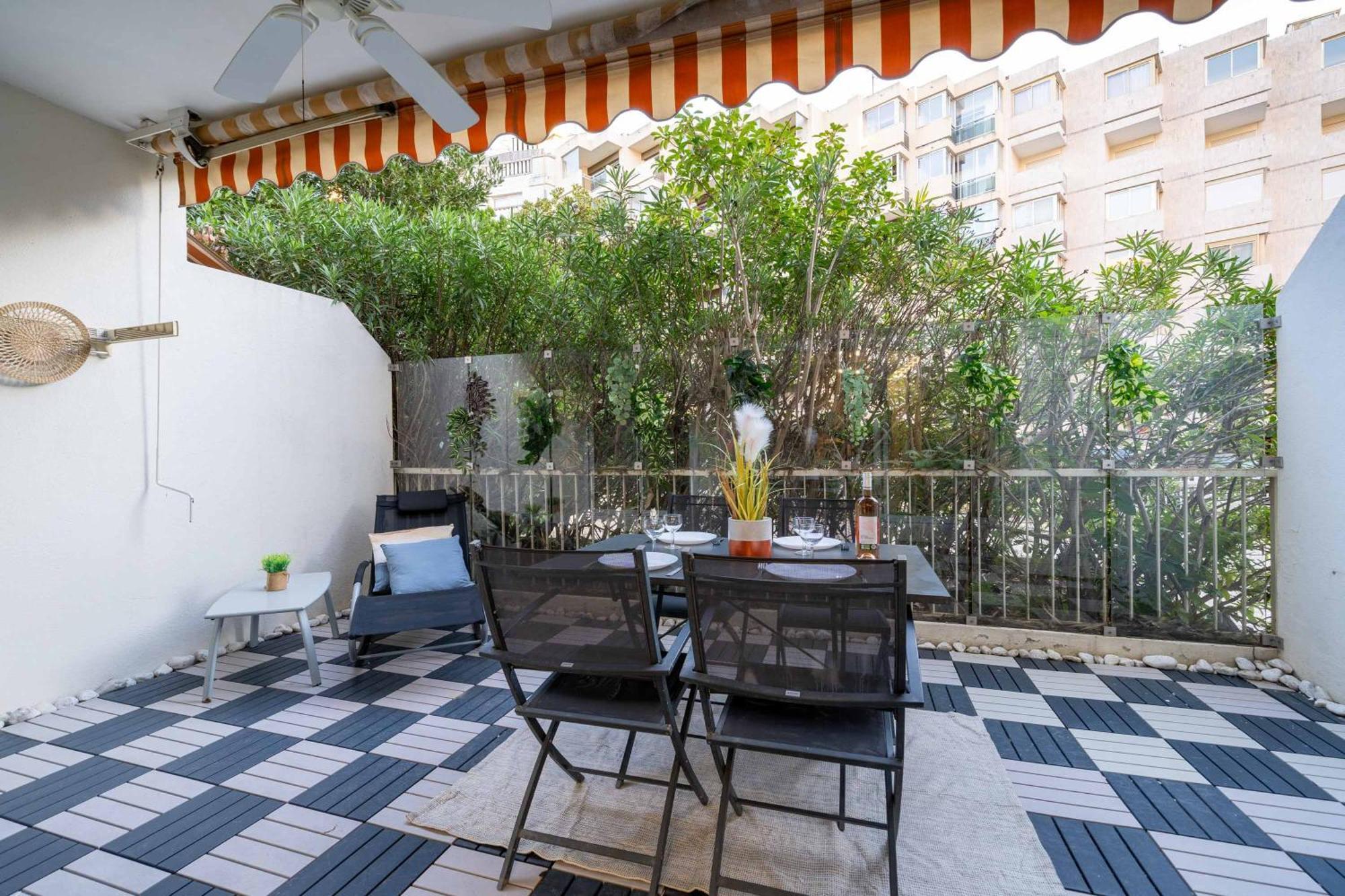 Apartment Ciel D Azur Avec Terrasse En Plein Centre Pres De La Croisette Cannes