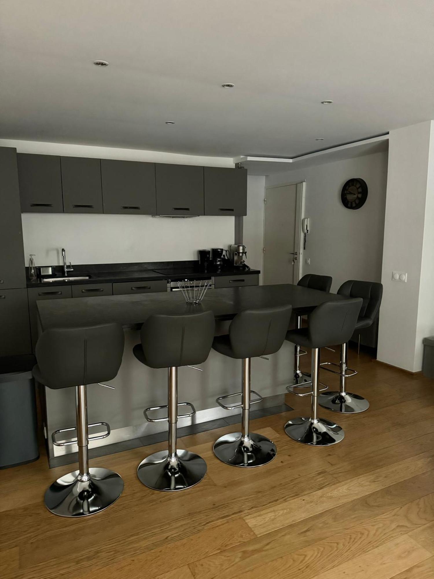 Reine Astrid Palm Apartment