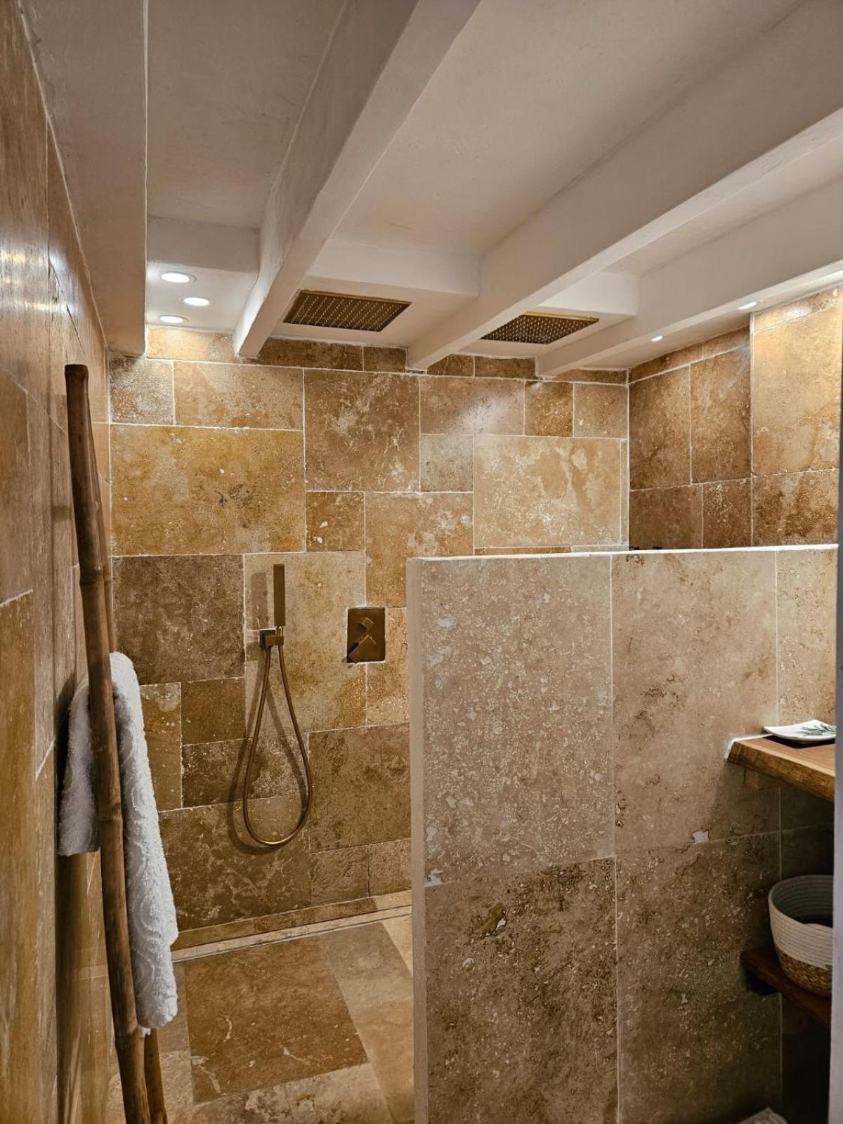 Apartment Coeur Cannois Avec Terrasse, Clim Et Jacuzzi Cannes