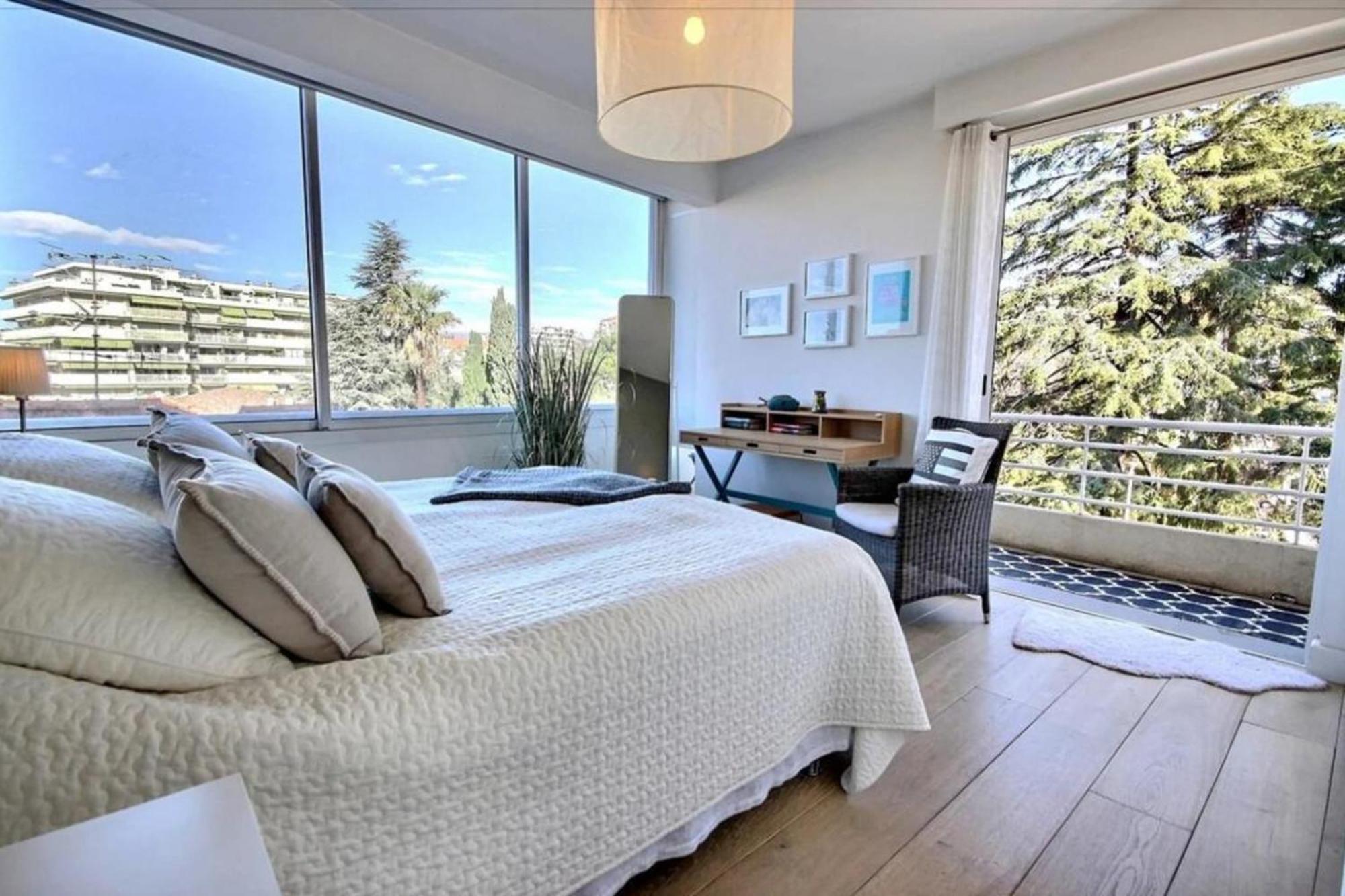 Beautiful T3 With Spacious Balcony Apartment Cannes