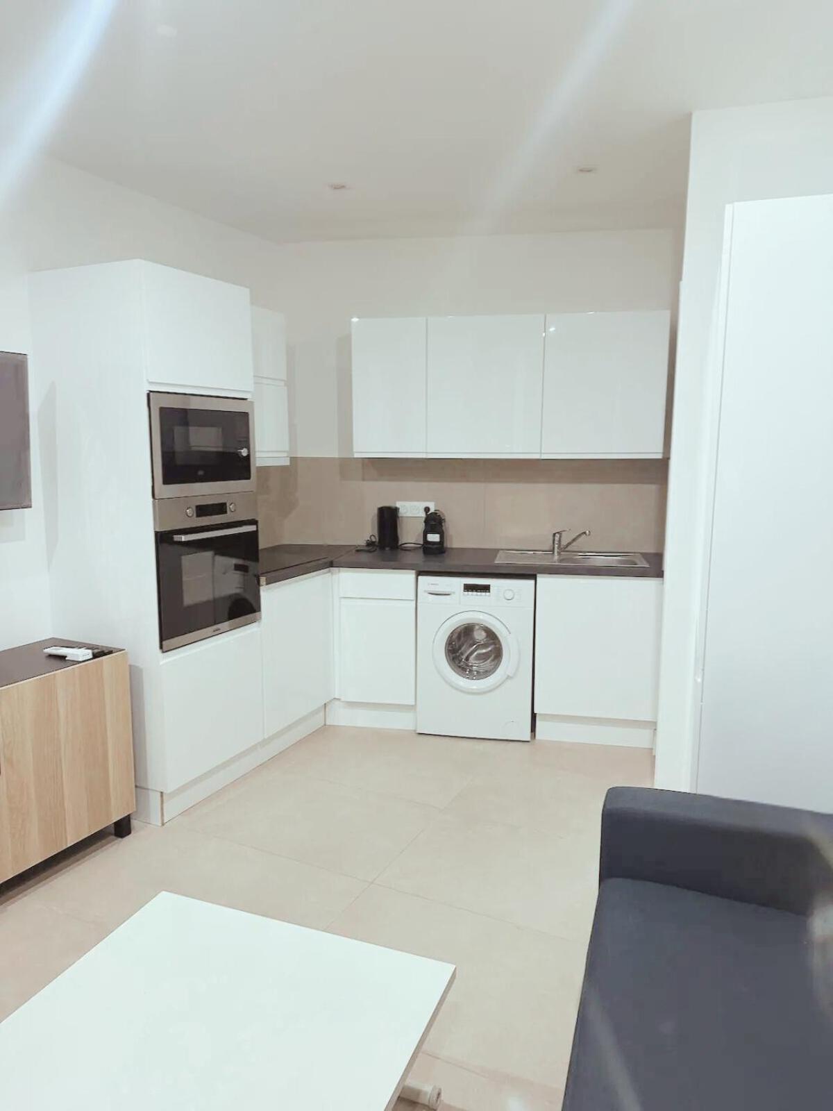 Apartment 2 Pieces Renove Avec Clim, Wi-fi Et Equipe - Proche De Rue D'antibes Et Palais Des Festivals Cannes