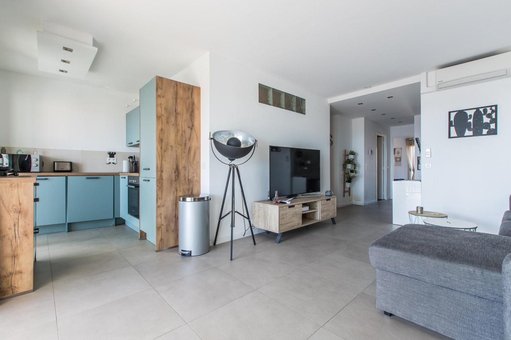 Apartamento Lb Vacation I Admire Panoramic Ocean Views Through Walls Of Windows
