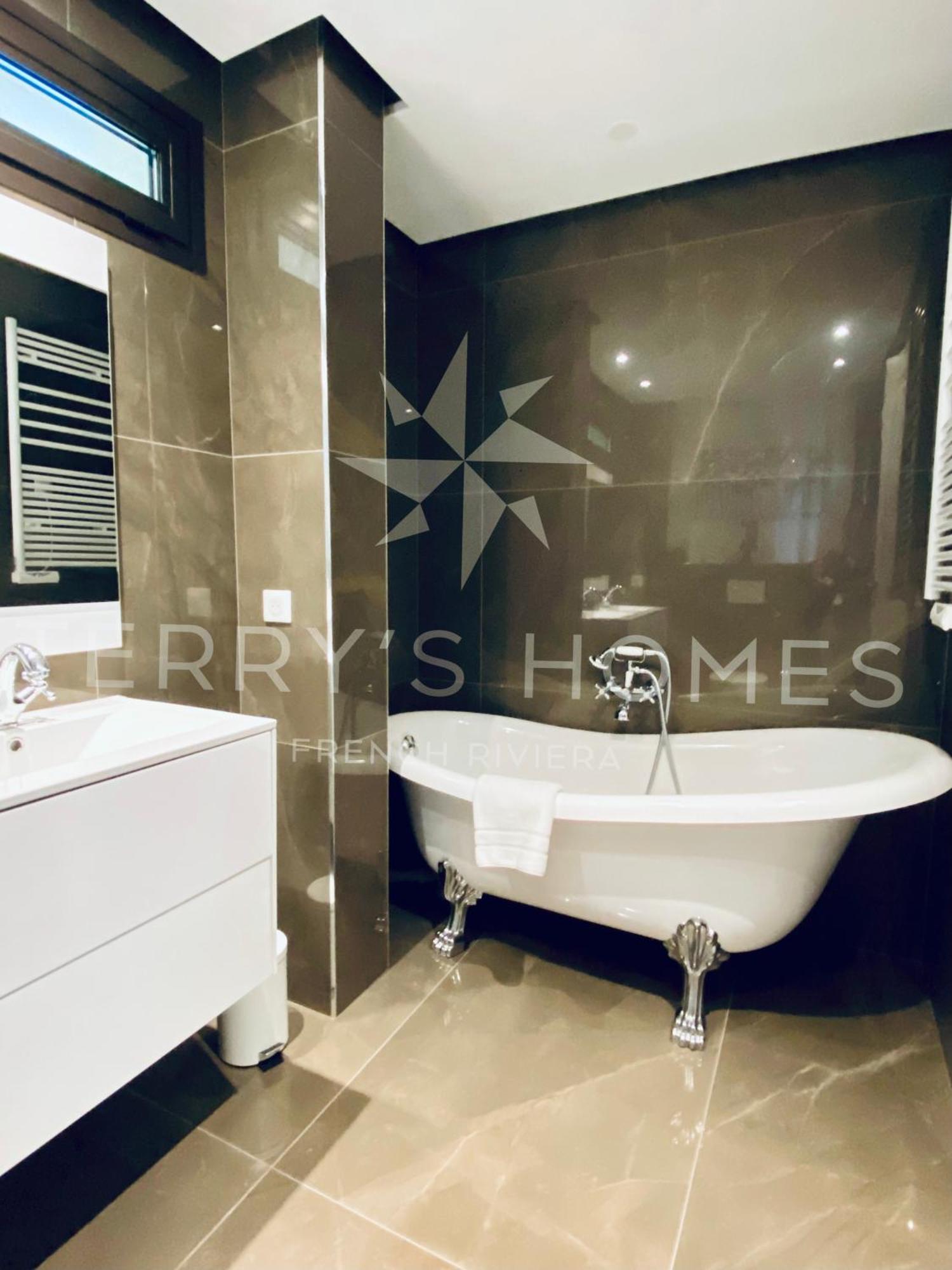 Adriana By Terry's Homes Waterfront Seaview * Cannes
