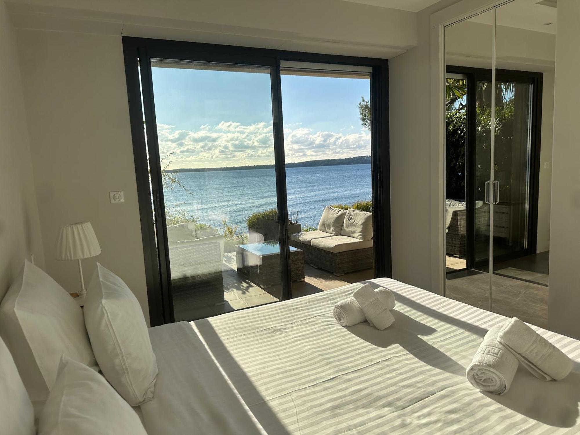Adriana By Terry's Homes Waterfront Seaview * Cannes