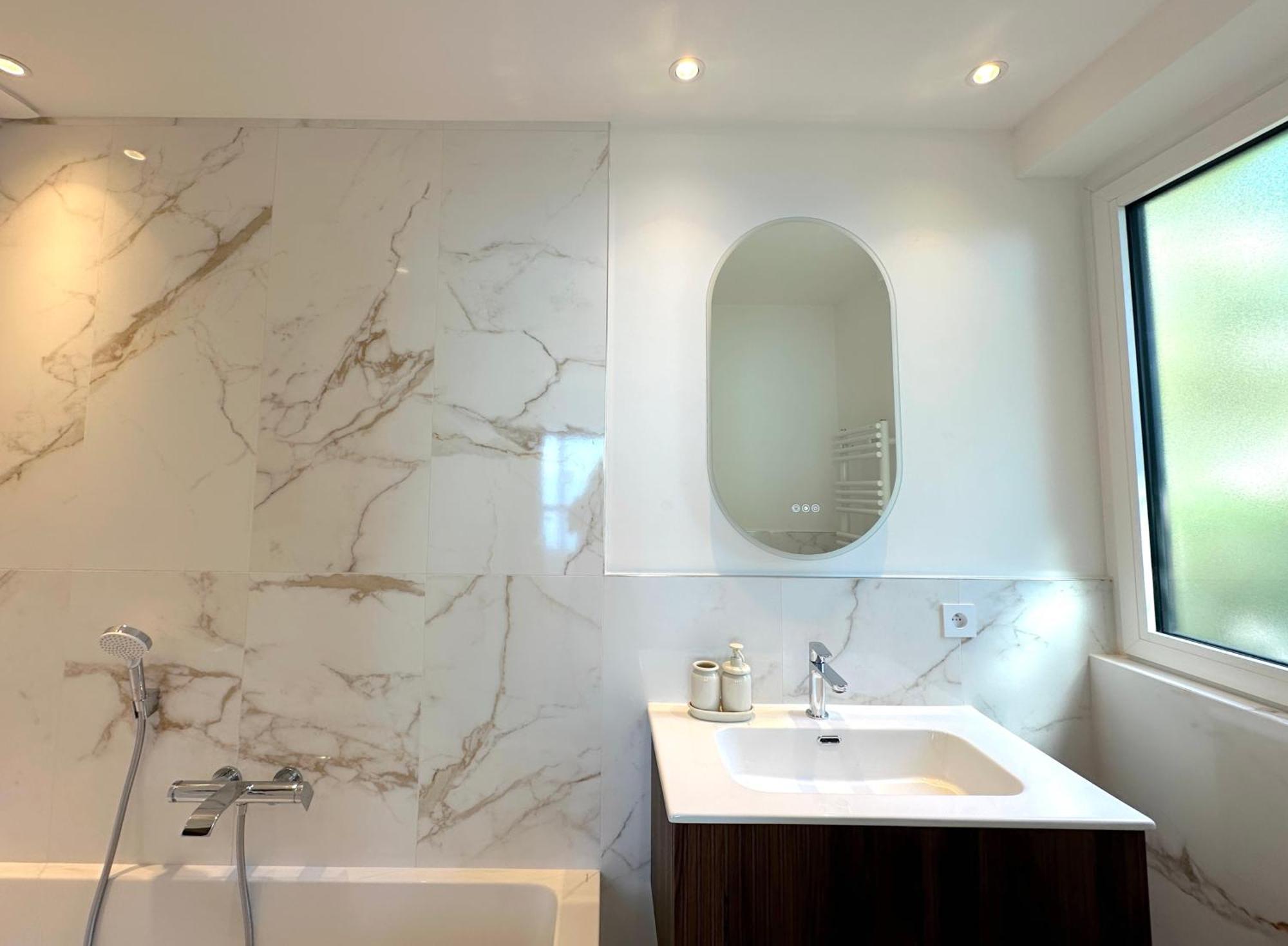 Adriana By Terry's Homes Waterfront Seaview Apartment