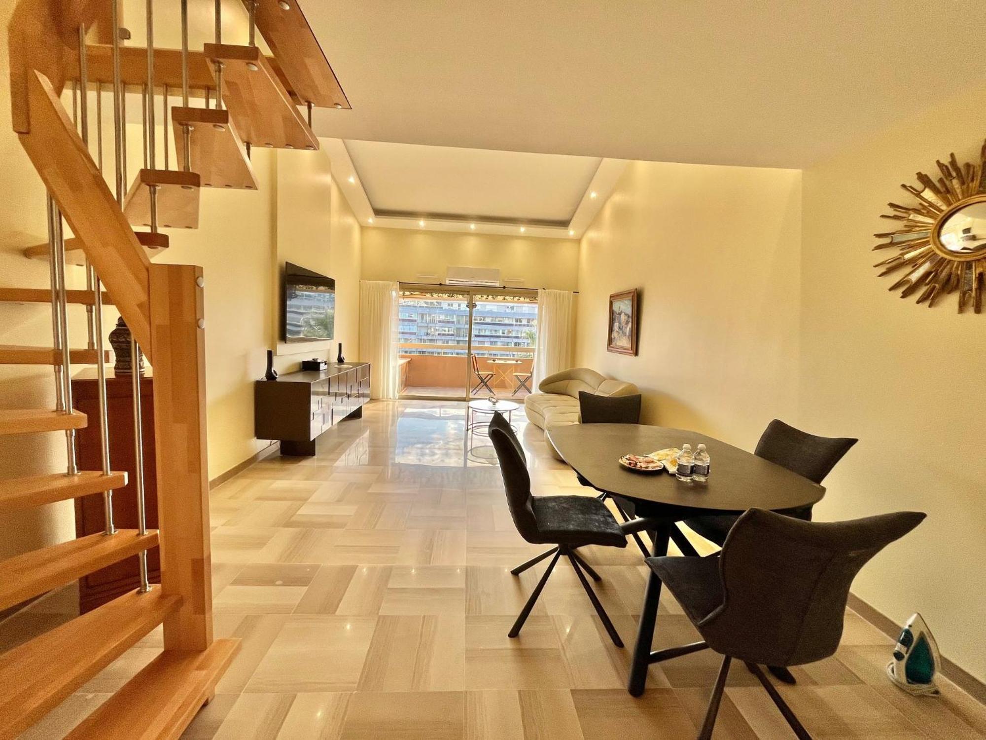 Apartment Astoria Luxury Apartment- 3 Bathrooms *