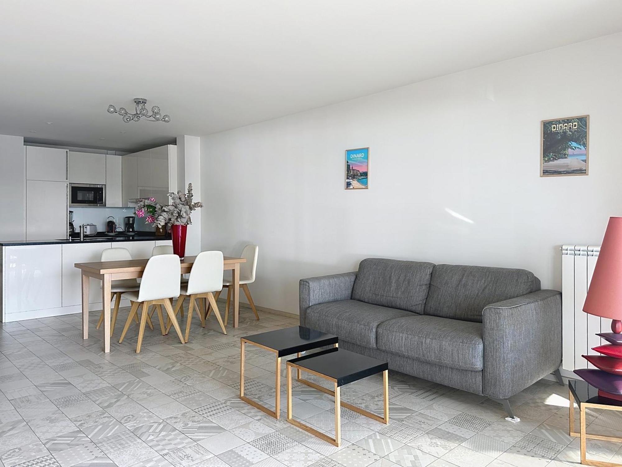 Cozy 2-bedroom With Terrace, Sea View And Parking In Apartment Cannes