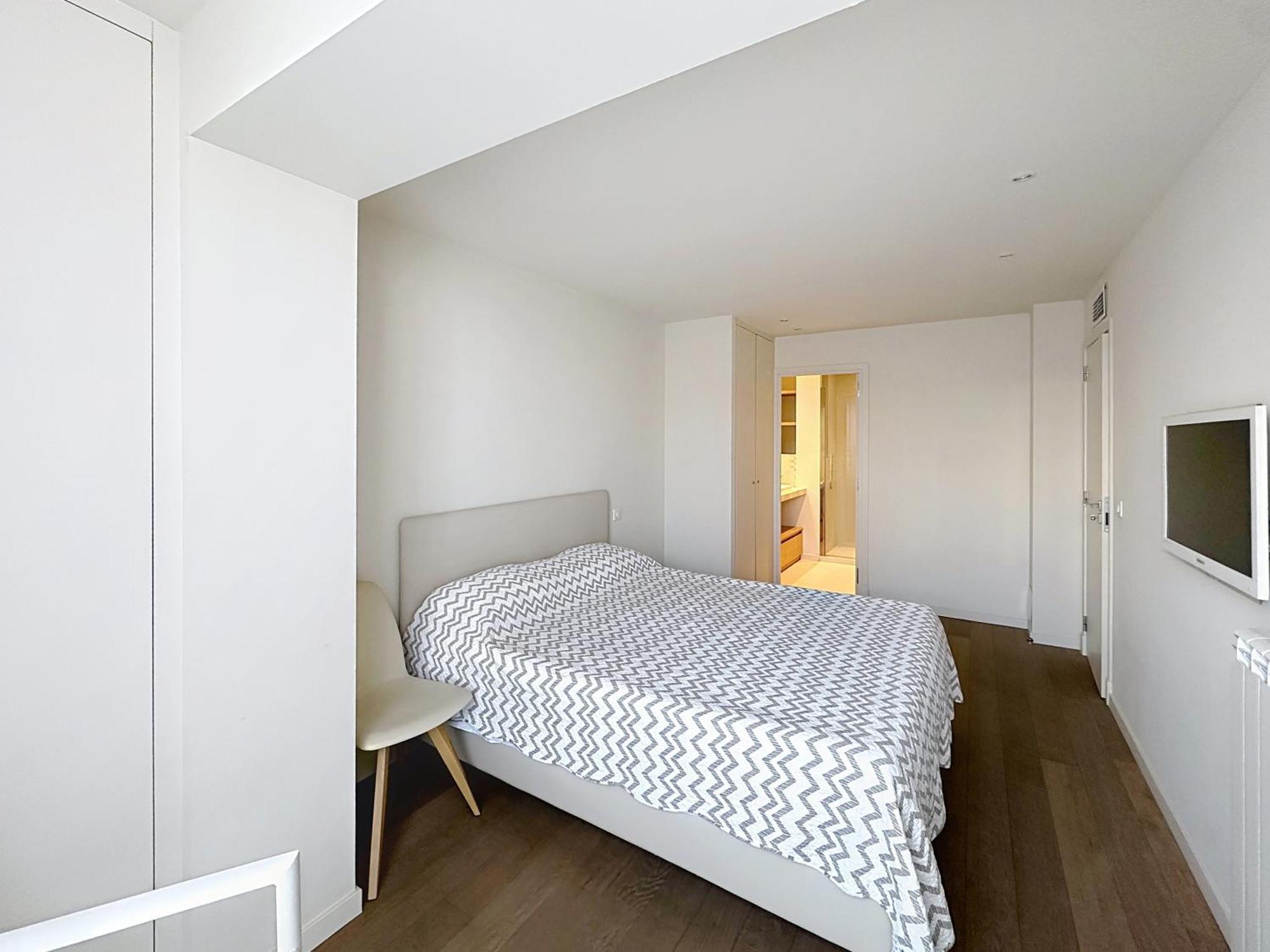 Cozy 2-bedroom With Terrace, Sea View And Parking In * Cannes