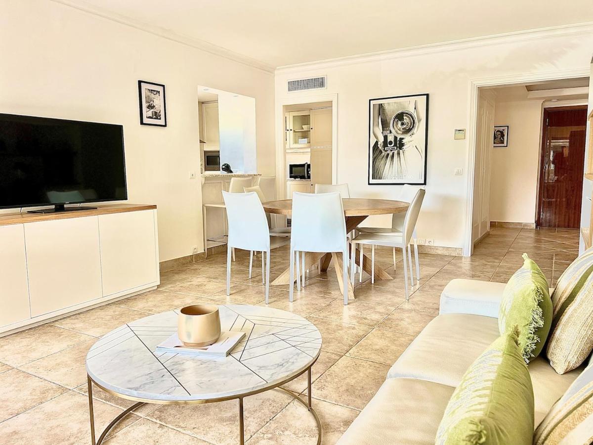 Luxurious 2-bedroom Pointe Croisette, Sea View, Private Parking Apartment