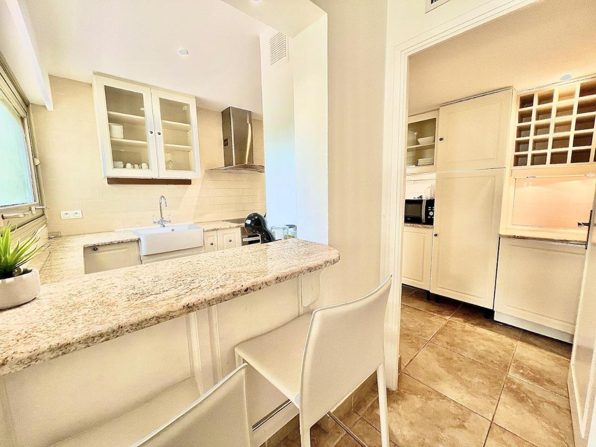 Apartment Luxurious 2-bedroom Pointe Croisette, Sea View, Private Parking Cannes