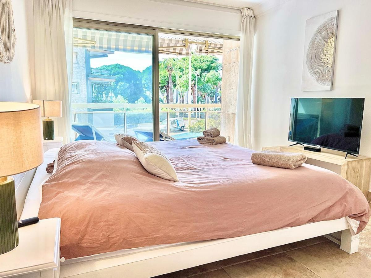 Luxurious 2-bedroom Pointe Croisette, Sea View, Private Parking * Cannes
