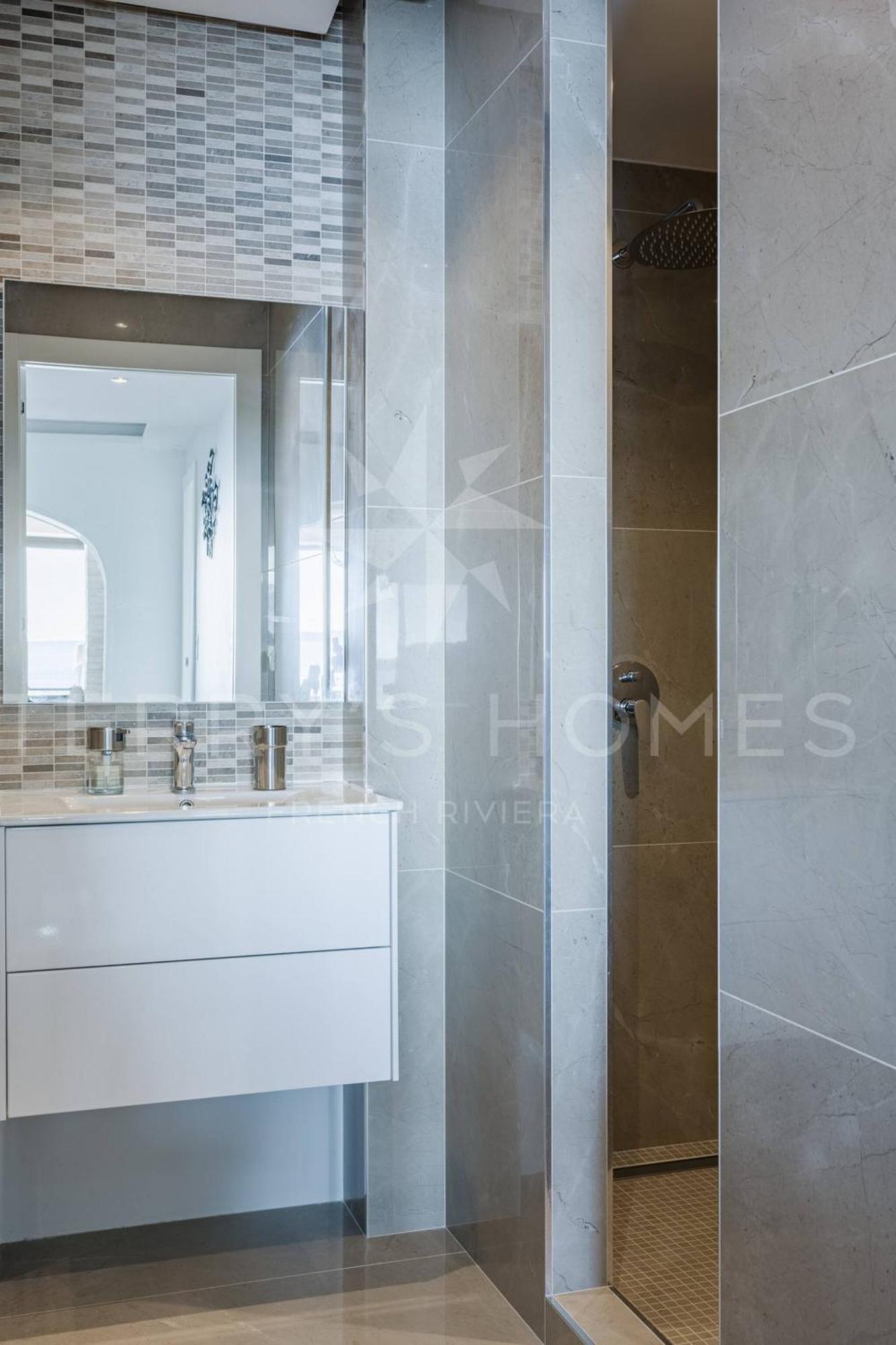 Adriana By Terry's Homes Waterfront Seaview Apartment