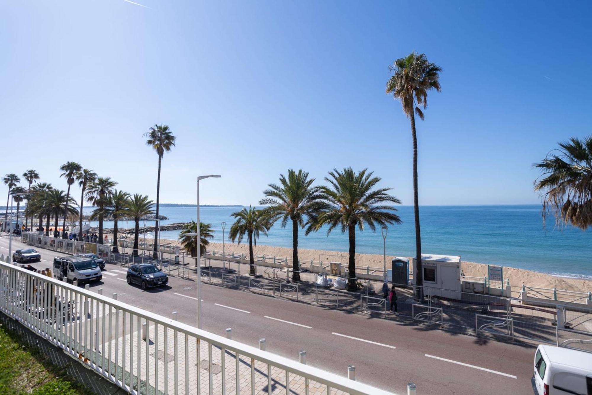 Ref 2004 - - Sea View For Rent * Cannes