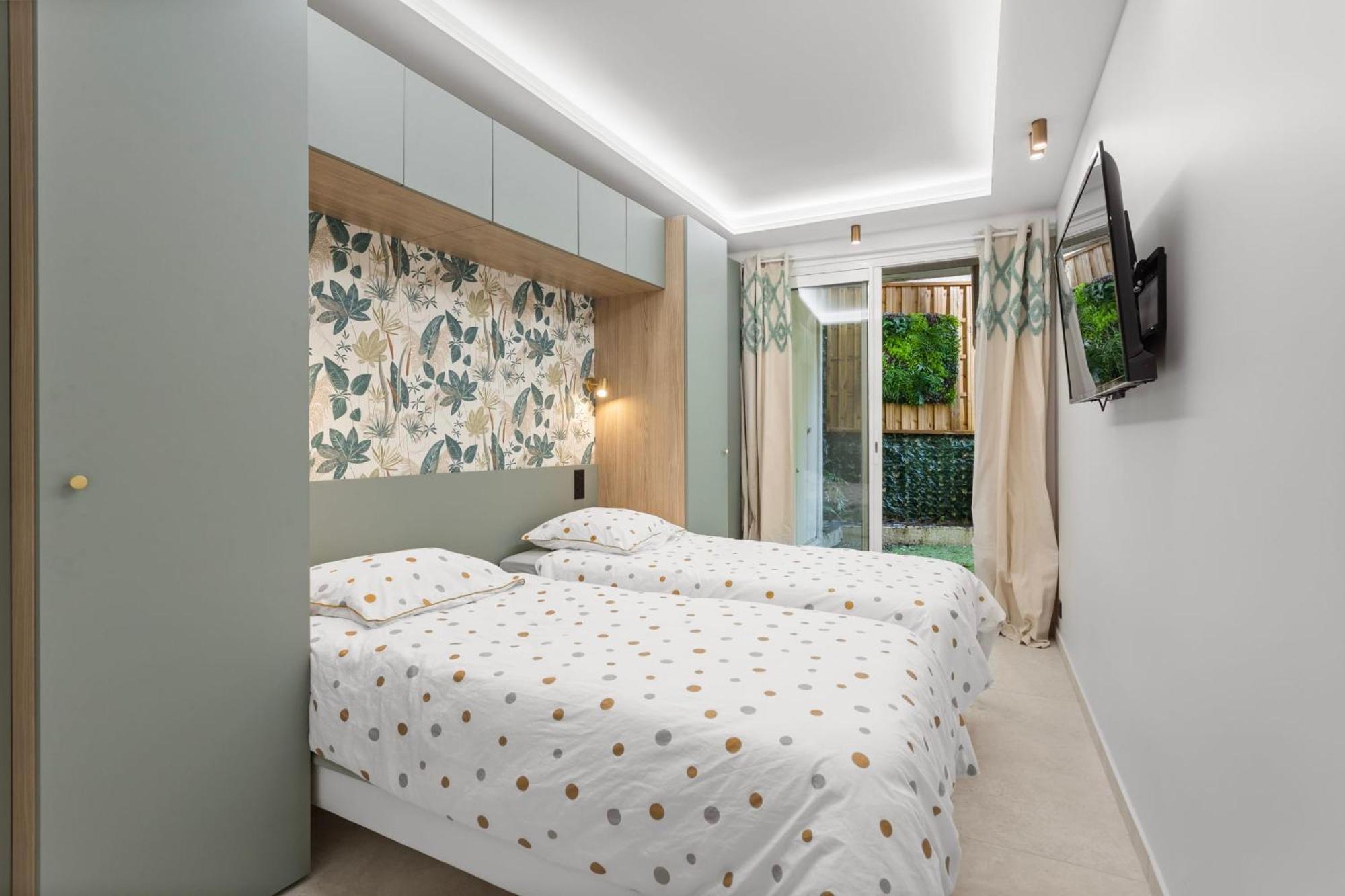 Apartment Ref 2004 - - Sea View For Rent