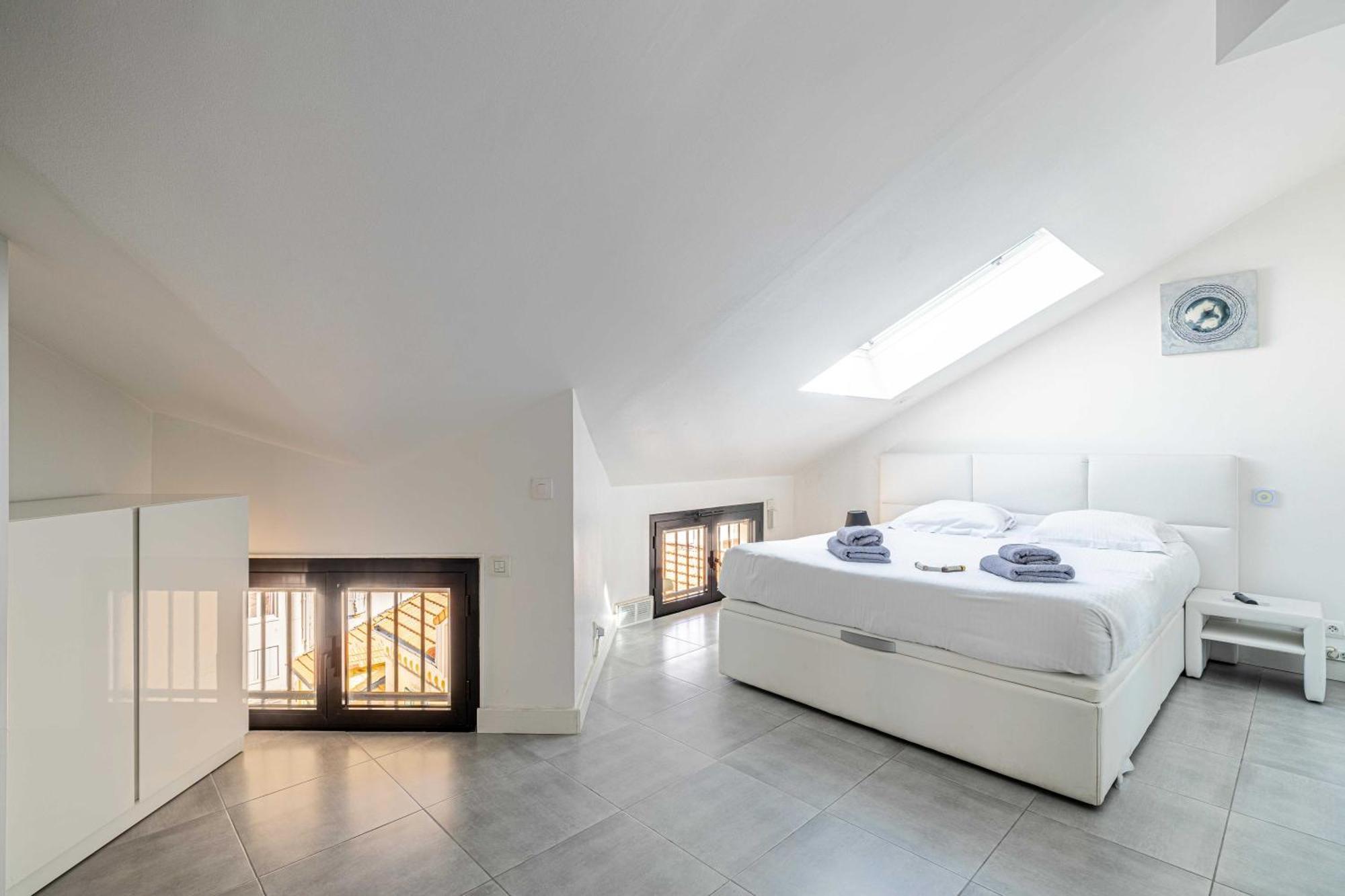 Luxury Penthouse 120 M2 In The Heart Of