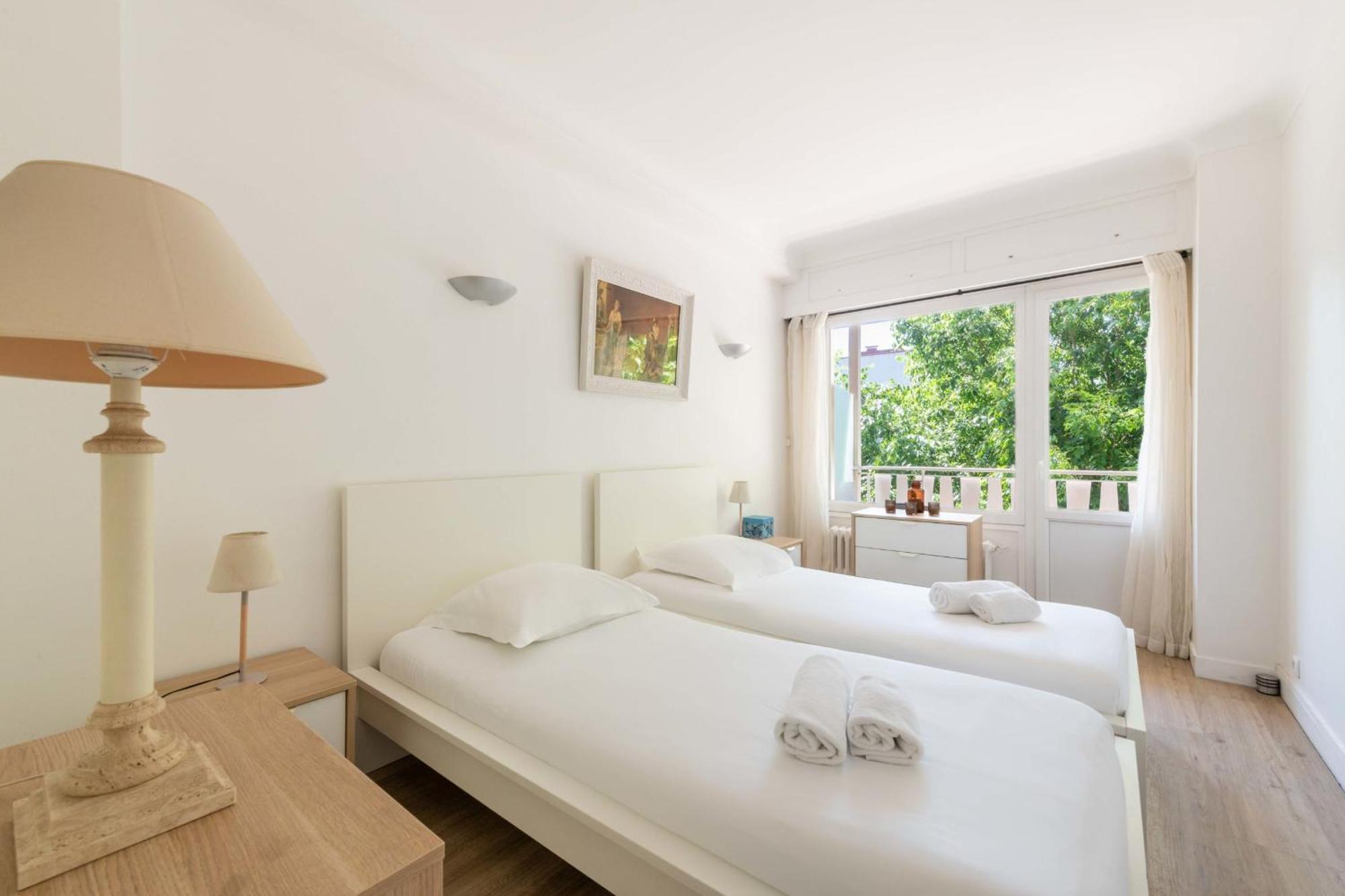 Apartment Cozy 2-br 6 Minutes From The Cannes