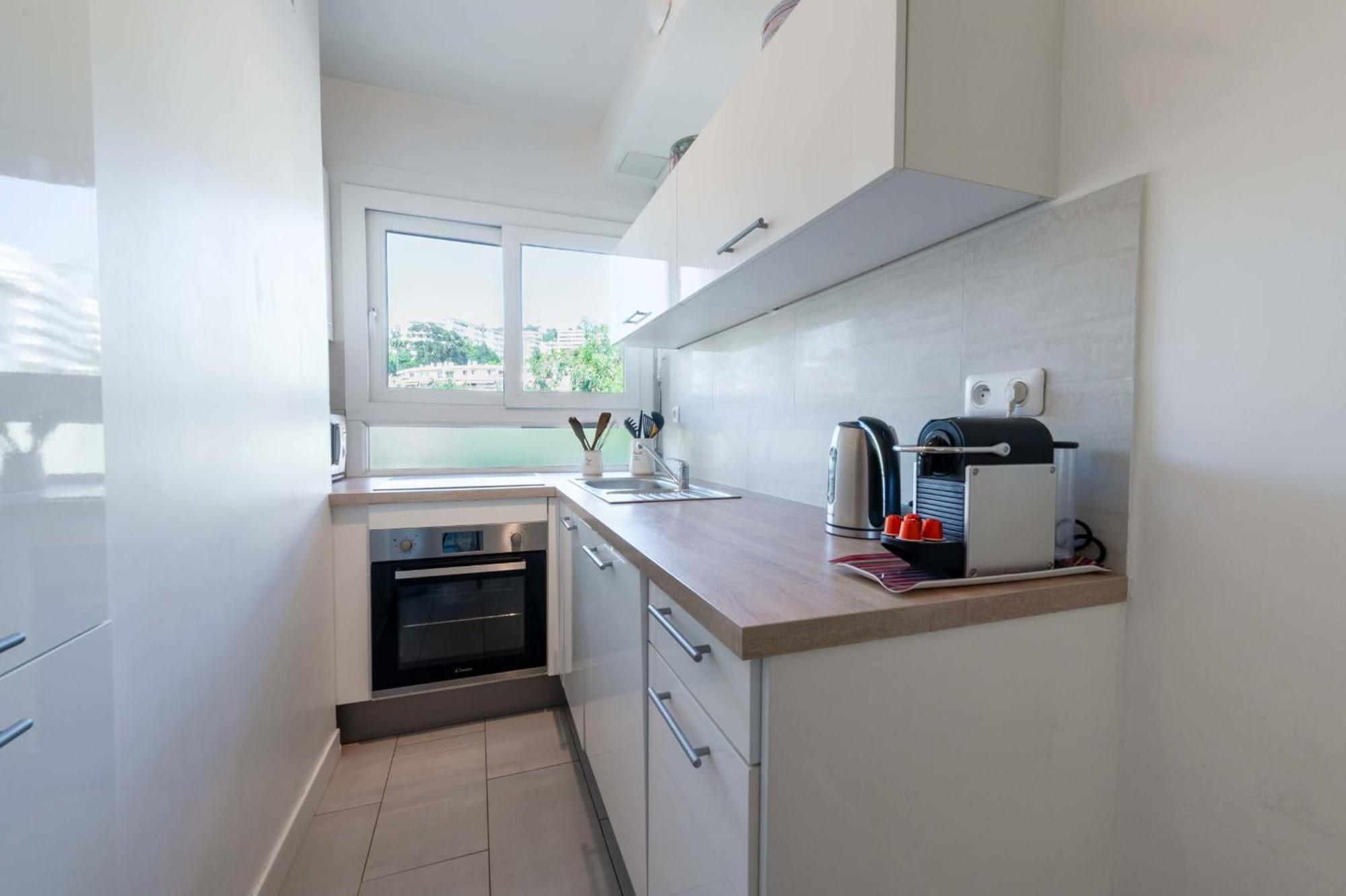 Apartment Cozy 2-br 6 Minutes From The Cannes