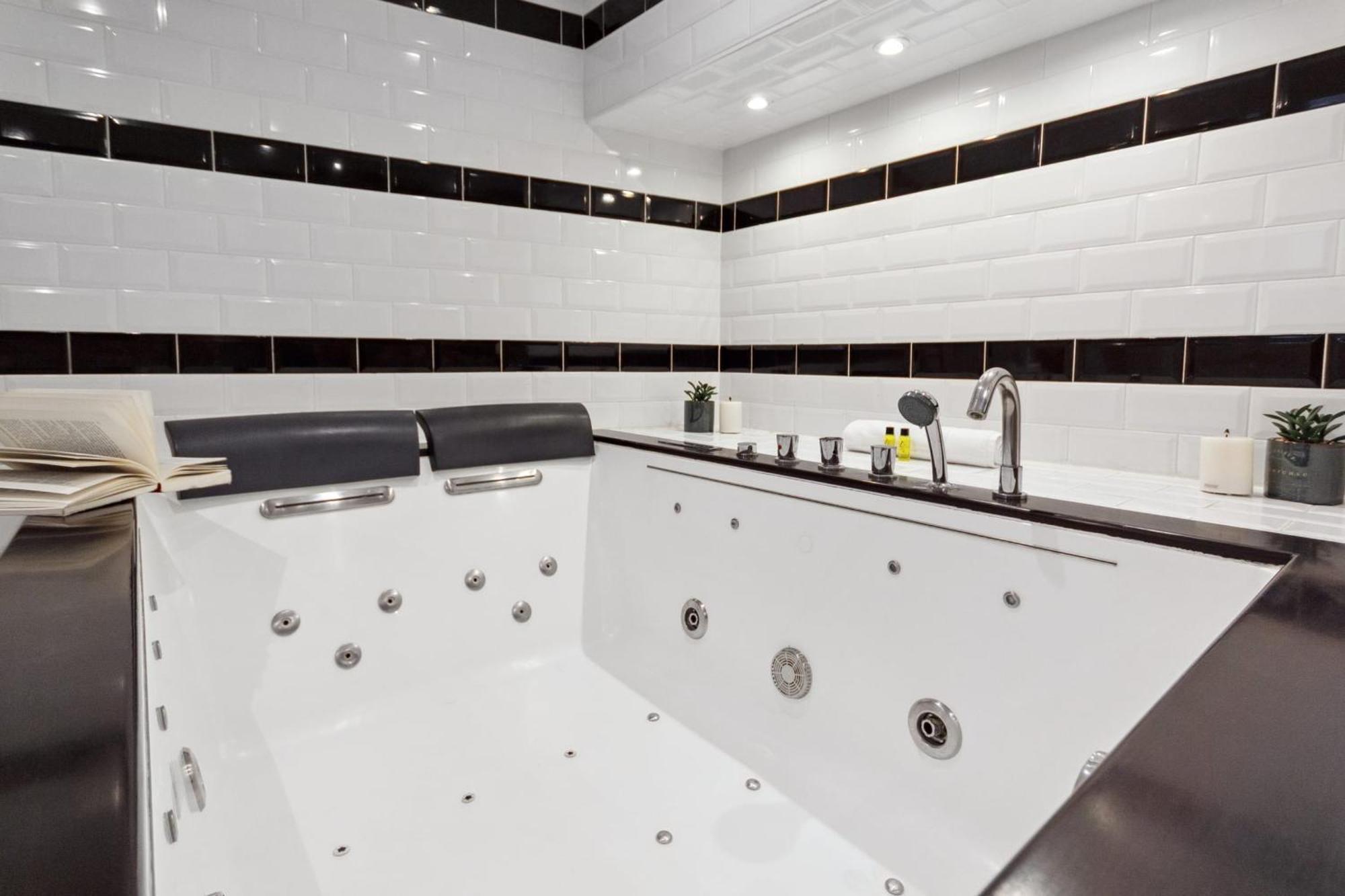 Apartment La Confidentielle - Balneo - Sauna - Hypercentre - Ac