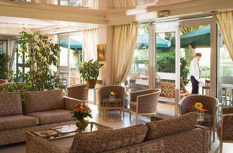 Inter-hotel Les Agapanthes De L'esterel 3*