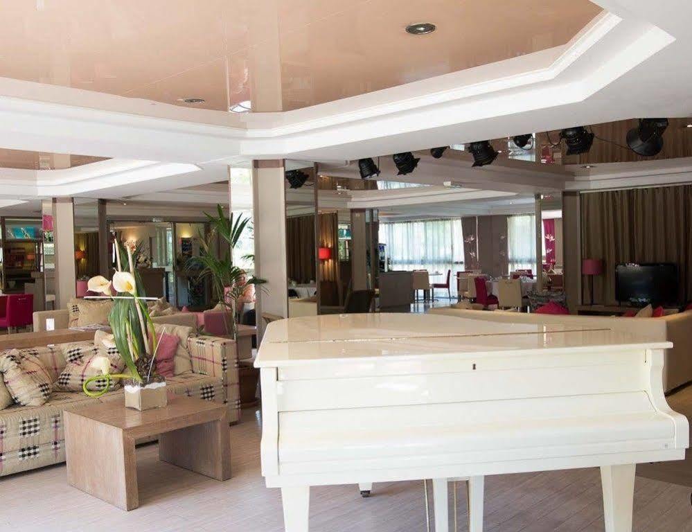 Inter-hotel Les Agapanthes De L'esterel Aparthotel 3*